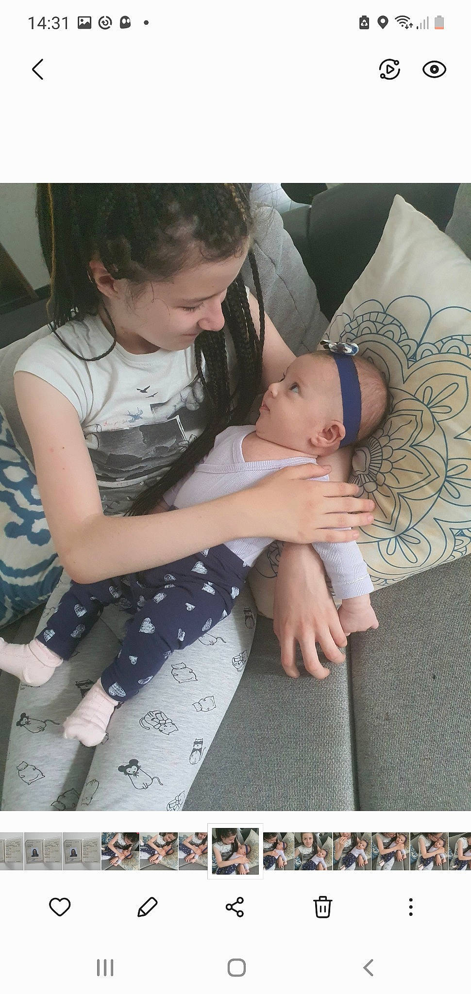 Clara participe au concours pour gagner de l'argent avec cette photo : baby, baby_toddler_clothing, beauty, child, comfort, finger, gesture, happy, interaction, pattern, person, photograph, pink, product, sitting, sleeve, snapshot, t_shirt, thigh, toddler