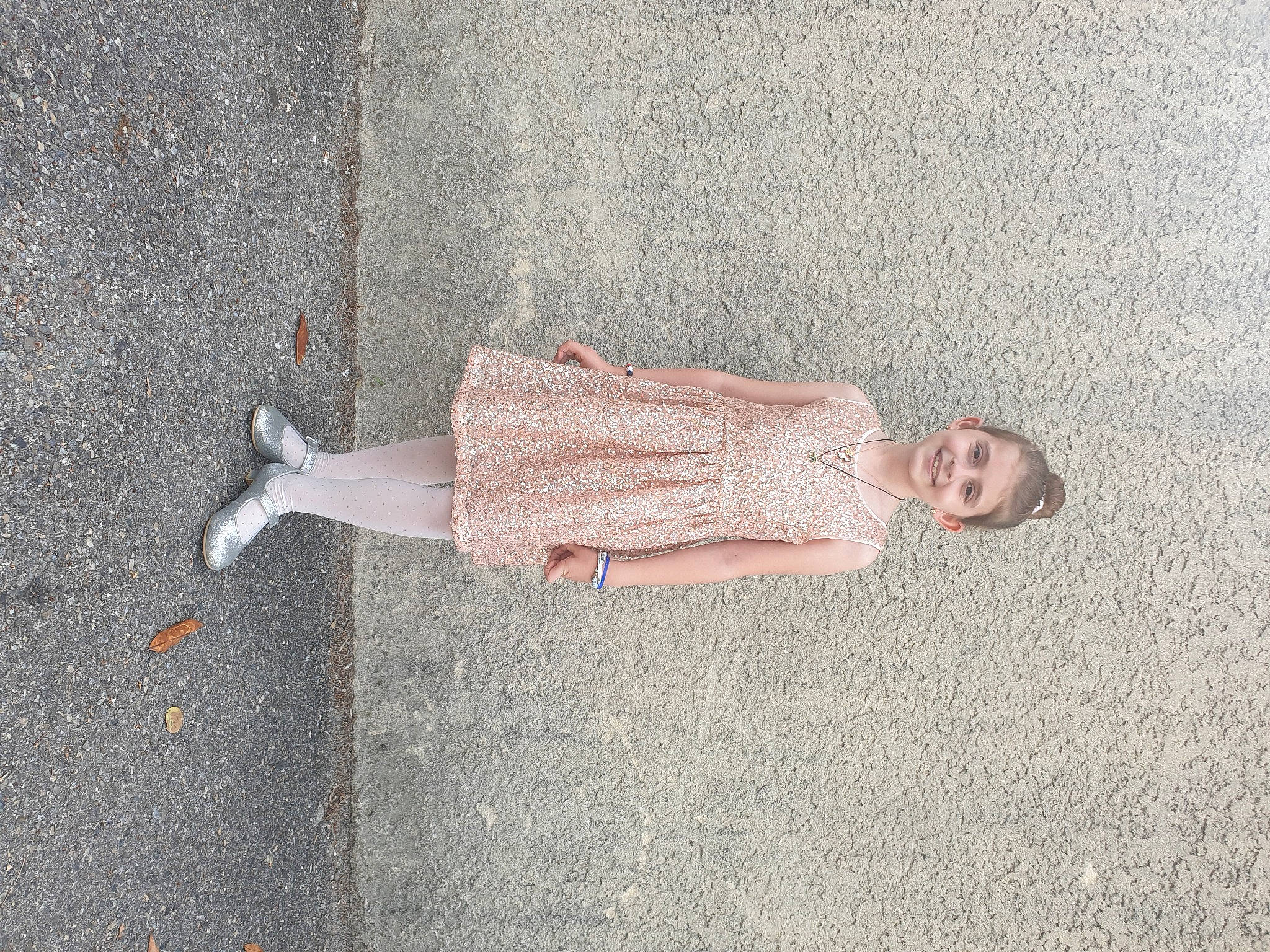 Satine participe au concours pour gagner de l'argent avec cette photo : asphalt, barefoot, calf, concrete, dress, flooring, foot, fun, grey, human_leg, joy, knee, leg, pattern, person, road_surface, sandal, shadow, sidewalk, thigh