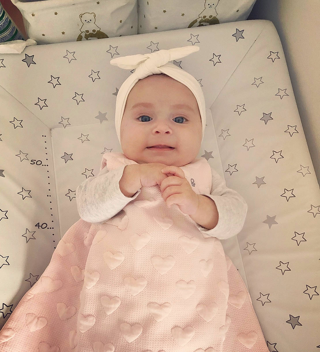 Liana a rejoint le concours — aidez-le/la à gagner de superbes lots ! baby, baby_sleeping, bedding, blanket, cheek, child, face, hair_accessory, head, person, pink, product, skin, textile, toddler