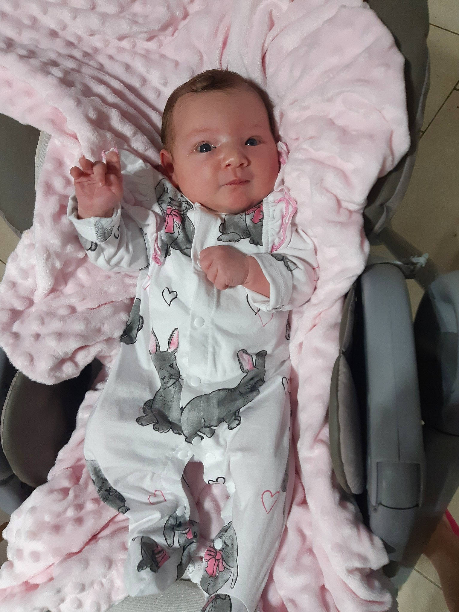 Rebecca participe au concours pour gagner de l'argent avec cette photo : baby, baby_products, baby_toddler_clothing, cheek, child, comfort, eye, face, facial_expression, hairstyle, linens, outerwear, pattern, person, pink, product, sitting, sleeve, smile, textile