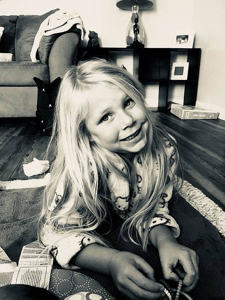 Chevelle is registered to the contest to win money with this photo: beauty, black, black_and_white, blond, eye, facial_expression, girl, hair, hairstyle, human_hair_color, joy, long_hair, monochrome, monochrome_photography, person, photo_shoot, photograph, photography, retro_style, sitting