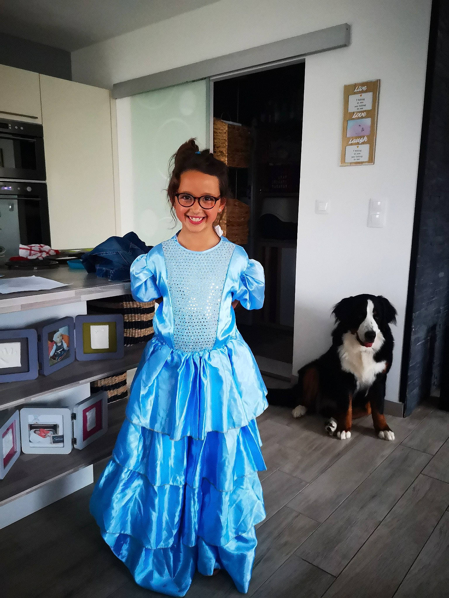 Louisy a rejoint le concours — aidez-le/la à gagner de superbes lots ! cabinetry, carnivore, child, companion_dog, dog, dog_breed, door, dress, electric_blue, event, fashion_design, flooring, formal_wear, fun, gown, happy, joy, one_piece_garment, person, sleeve