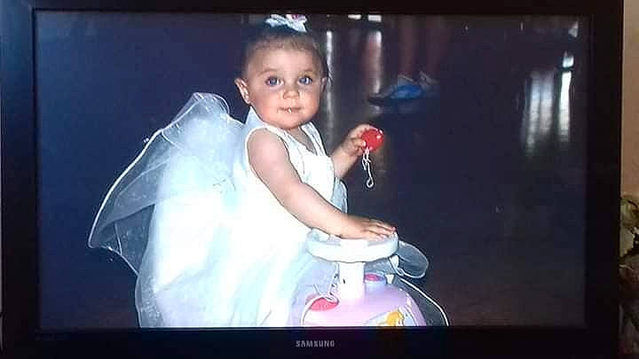 Maëlya a rejoint le concours — aidez-le/la à gagner de superbes lots ! baby, baby_toddler_clothing, display_device, fictional_character, person