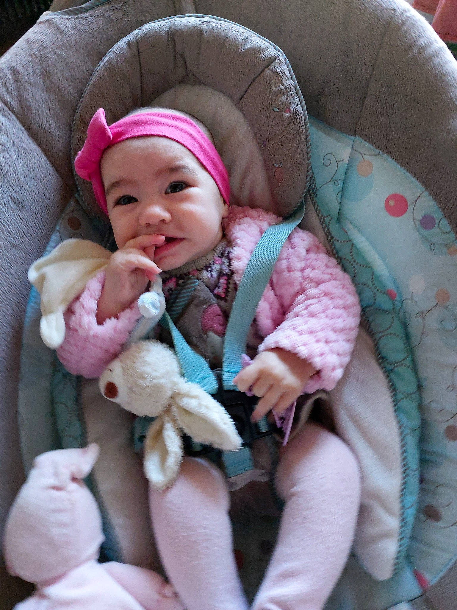 Stephanie Carvalho a rejoint le concours — aidez-le/la à gagner de superbes lots ! baby, baby_in_car_seat, baby_products, baby_sleeping, child, person, pink, product, skin, toddler