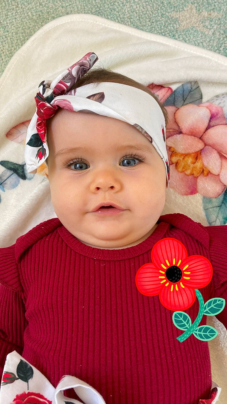 Soline a rejoint le concours — aidez-le/la à gagner de superbes lots ! baby, baby_products, baby_toddler_clothing, cheek, child, face, hair_accessory, head, headband, headgear, headwear, person, pink, product, smile, textile, toddler