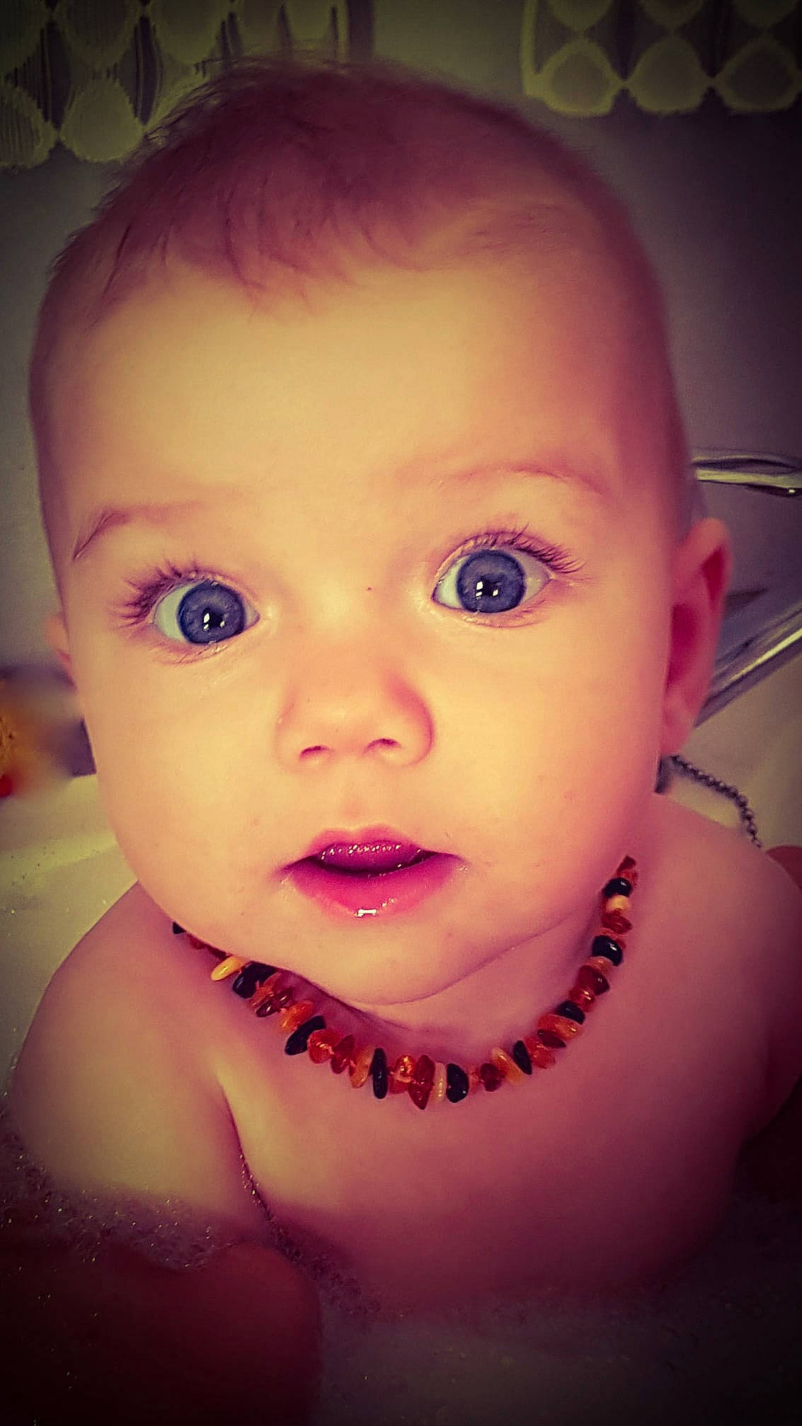 Kaëlya participe au concours pour gagner de l'argent avec cette photo : beauty, cheek, child, chin, close_up, eye, eyebrow, face, forehead, head, human_hair_color, infant, lip, nose, person, pink, purple, skin, smile, toddler