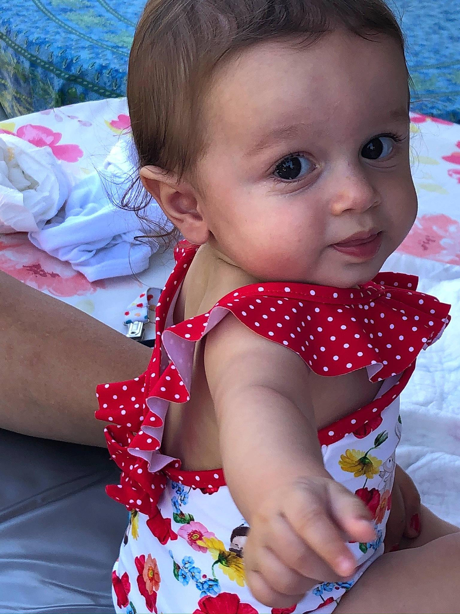 Eden a rejoint le concours — aidez-le/la à gagner de superbes lots ! baby, baby_products, baby_toddler_clothing, cheek, child, design, lip, neck, pattern, person, polka_dot, skin, textile, toddler