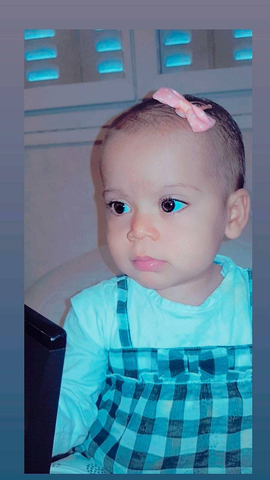 Noor a rejoint le concours — aidez-le/la à gagner de superbes lots ! baby, baby_toddler_clothing, blue, cheek, collar, ear, electric_blue, eyebrow, eyelash, forehead, iris, lip, neck, nose, person, plaid, skin, sleeve, standing, toddler