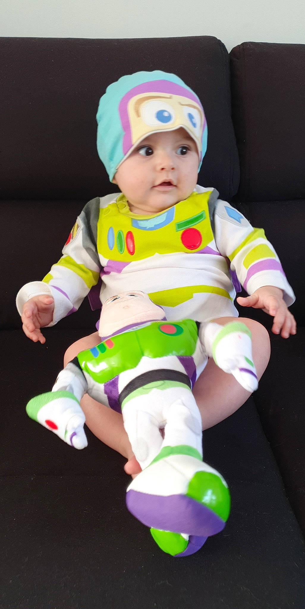 Lizio participe au concours pour gagner de l'argent avec cette photo : baby, baby_products, baby_toddler_clothing, baby_toys, beanie, cap, cheek, child, facial_expression, fun, happy, headwear, knit_cap, person, pink, play, sitting, sleeve, sock, toddler