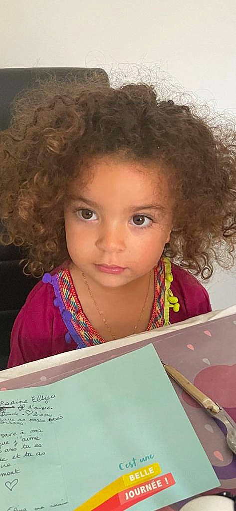 Eliya participe au concours pour gagner de l'argent avec cette photo : adaptation, cheek, child, chin, eye, eyebrow, face, facial_expression, forehead, fun, hairstyle, happy, iris, jheri_curl, lip, nose, organ, person, photograph, skin