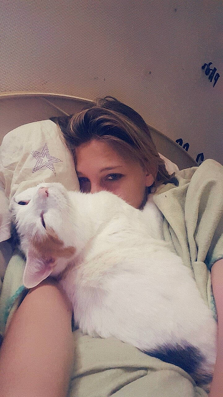 Pinky a rejoint le concours — aidez-le/la à gagner de superbes lots ! baby, canidae, cheek, child, companion_dog, ear, fur, hug, nap, non_sporting_group, nose, puppy_love, selfie, skin, sleep