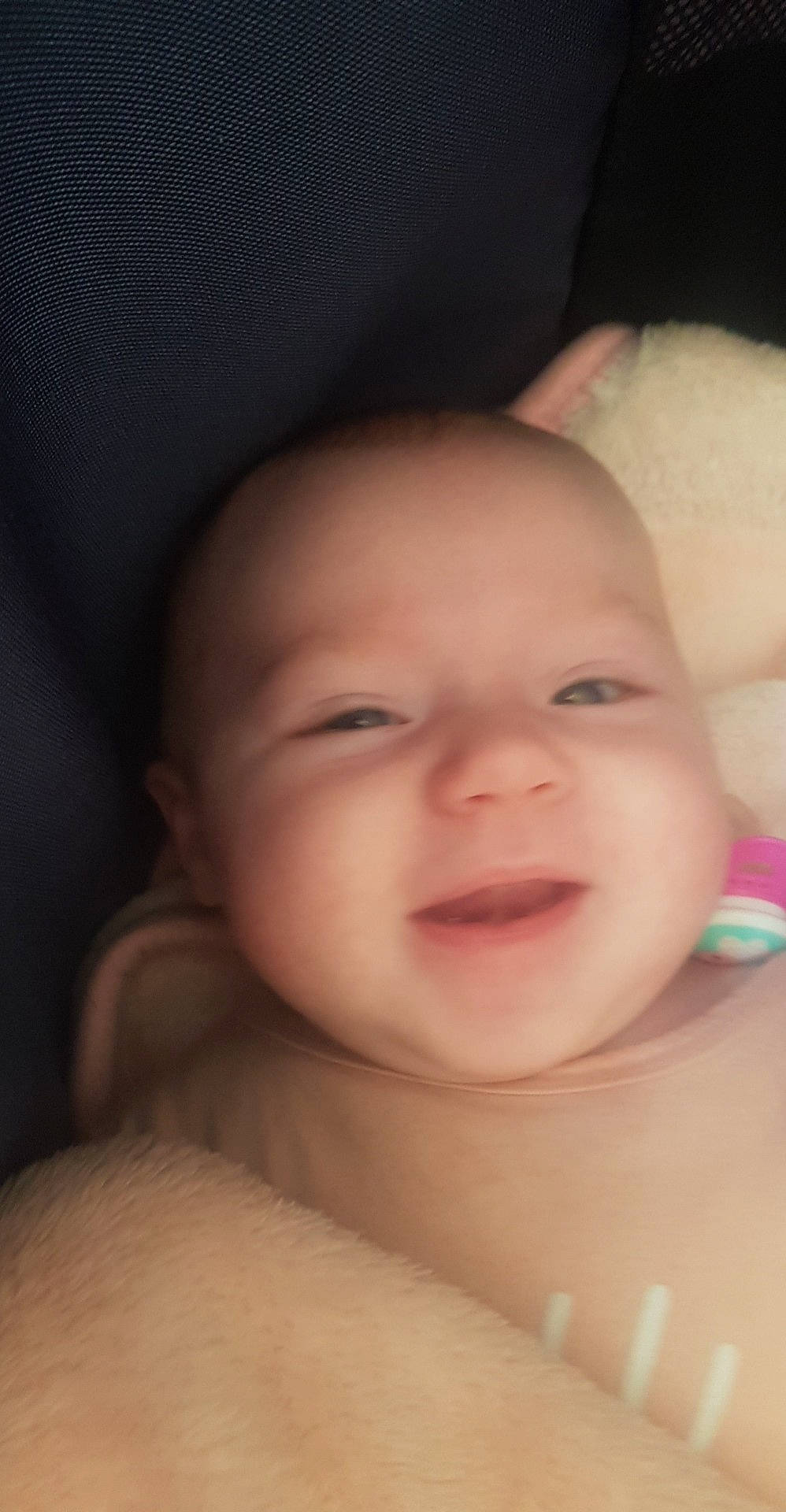 Lyla participe au concours pour gagner de l'argent avec cette photo : baby, baby_making_funny_faces, beauty, cheek, child, chin, close_up, ear, eye, eyebrow, face, facial_expression, forehead, head, lip, mouth, nose, person, skin, smile