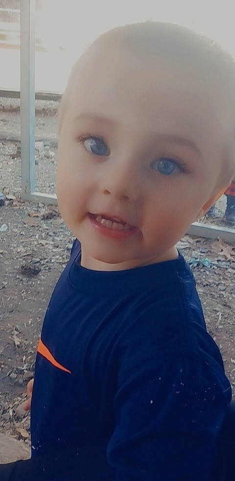 Jenson is registered to the contest to win money with this photo: azure, baby_toddler_clothing, cheek, cloud, cool, eye, eyebrow, eyelash, happy, human_body, iris, jaw, lip, mouth, nose, person, skin, sky, smile, t_shirt