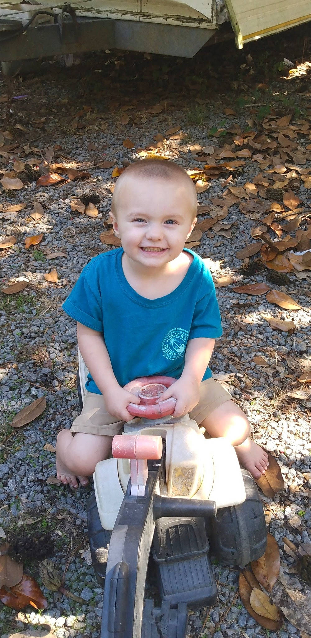 Jenson is registered to the contest to win money with this photo: flash_photography, fun, grass, hairstyle, happy, human, joy, leg, leisure, mammal, muscle, organ, people_in_nature, person, photograph, shoe, shorts, smile, standing, summer