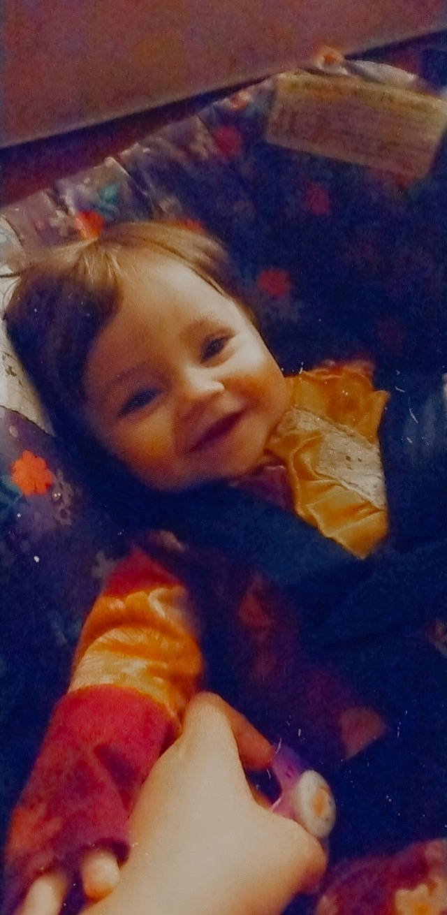 Blakley is registered to the contest to win money with this photo: cheek, cloud, cool, eye, eyebrow, finger, hairstyle, happy, human_body, iris, joy, lip, mouth, nose, orange, person, skin, sky, smile, textile