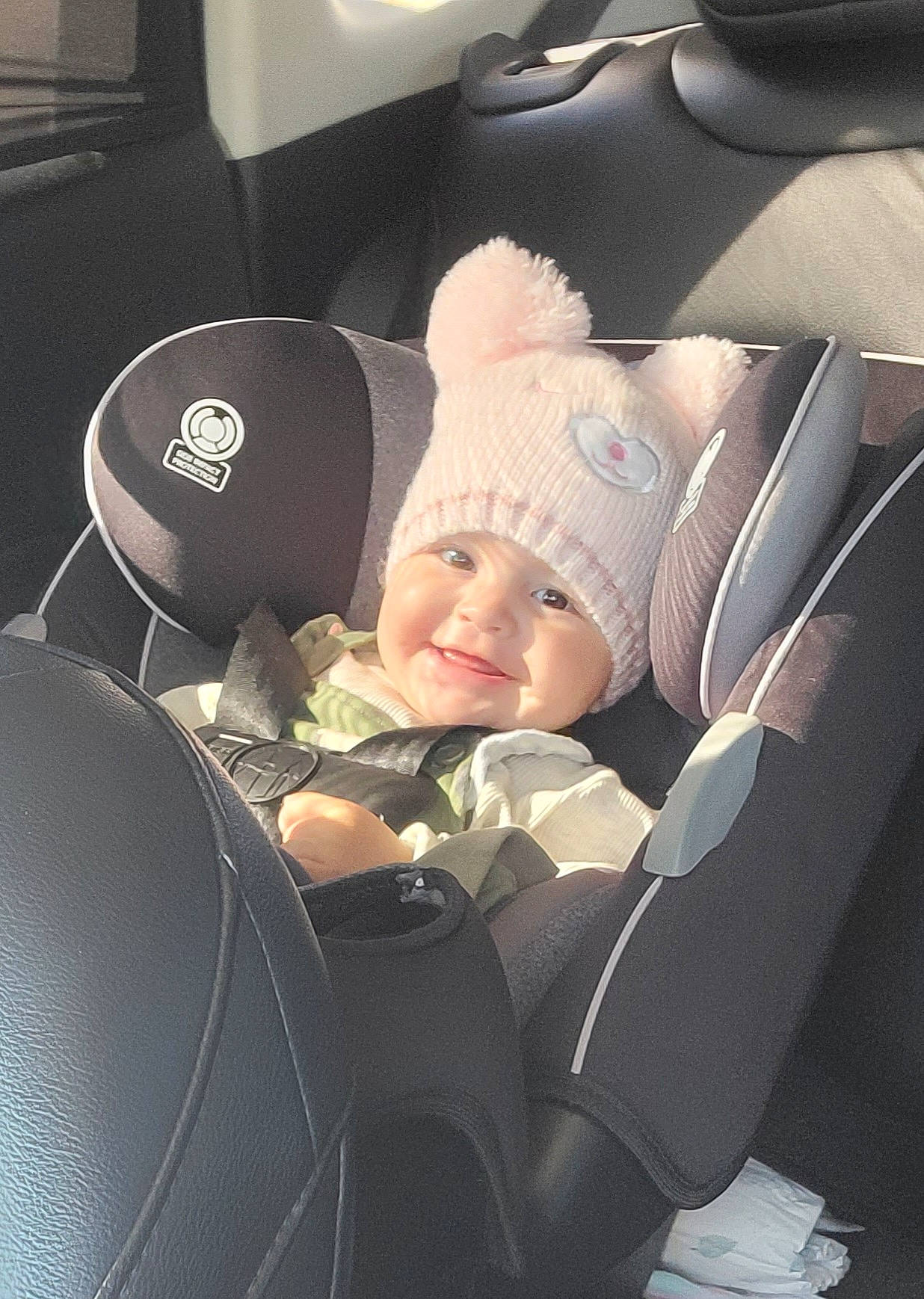 Zaylee is registered to the contest to win money with this photo: auto_part, automotive_design, automotive_mirror, baby, baby_in_car_seat, car, car_seat, car_seat_cover, comfort, family_car, head_restraint, headwear, mode_of_transport, motor_vehicle, person, personal_luxury_car, smile, steering_part, steering_wheel, toddler