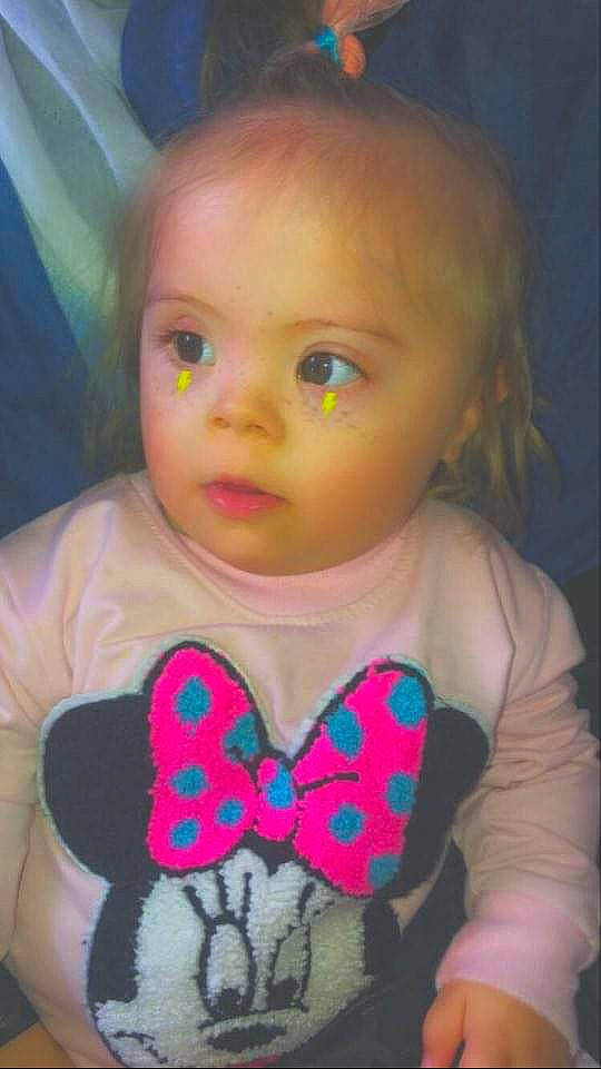 Imene participe au concours pour gagner de l'argent avec cette photo : baby, brown_hair, cheek, child, cool, ear, eye, eyebrow, face, forehead, hair, head, iris, lip, mouth, neck, nose, person, pink, skin