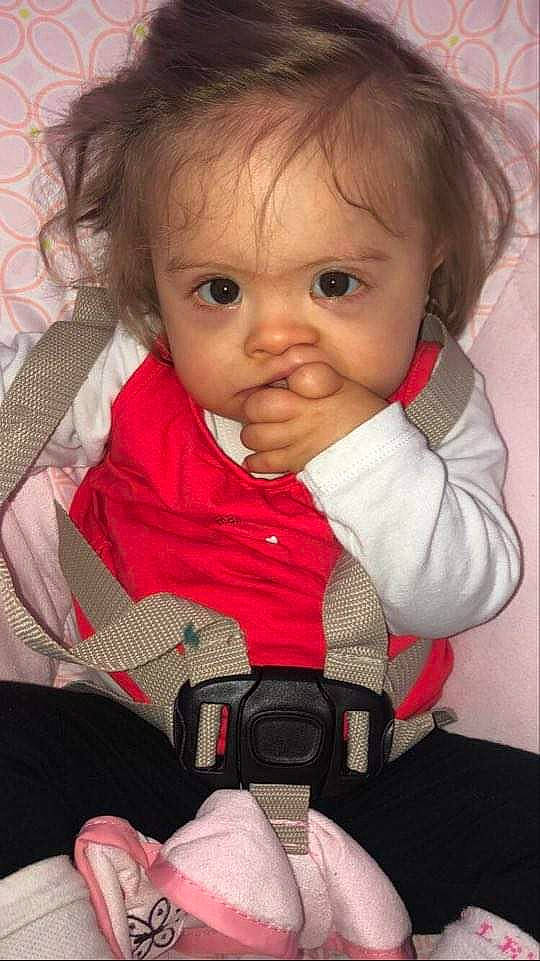 Imene participe au concours pour gagner de l'argent avec cette photo : baby, baby_carriage, baby_in_car_seat, baby_products, car_seat, cheek, child, eye, iris, lip, nose, person, product, sitting, skin, smile, toddler