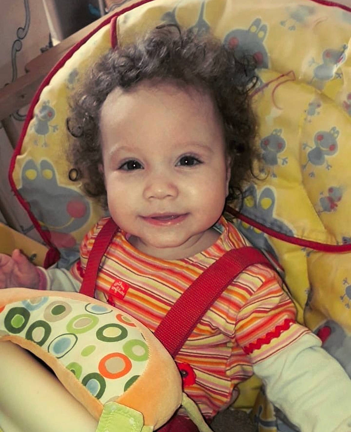 Lya a rejoint le concours — aidez-le/la à gagner de superbes lots ! baby, baby_toddler_clothing, cheek, eye, face, facial_expression, fun, hairstyle, happy, head, human, iris, joy, nose, organ, people, person, product, skin, smile