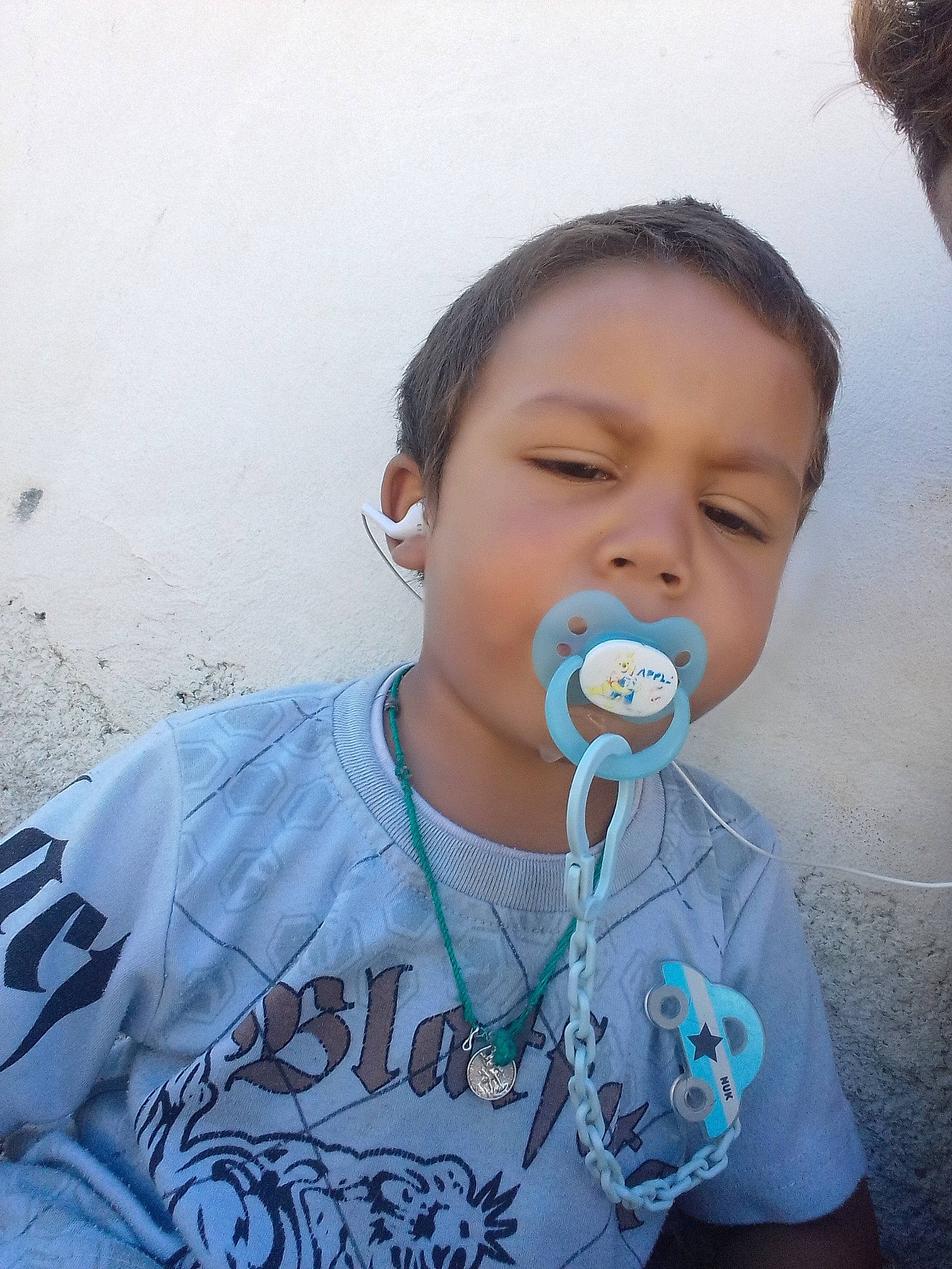 Denis a rejoint le concours — aidez-le/la à gagner de superbes lots ! blue, child, ear, eye, face, fun, girl, head, human, infant, mouth, neck, nose, person, product, skin, smile, toddler