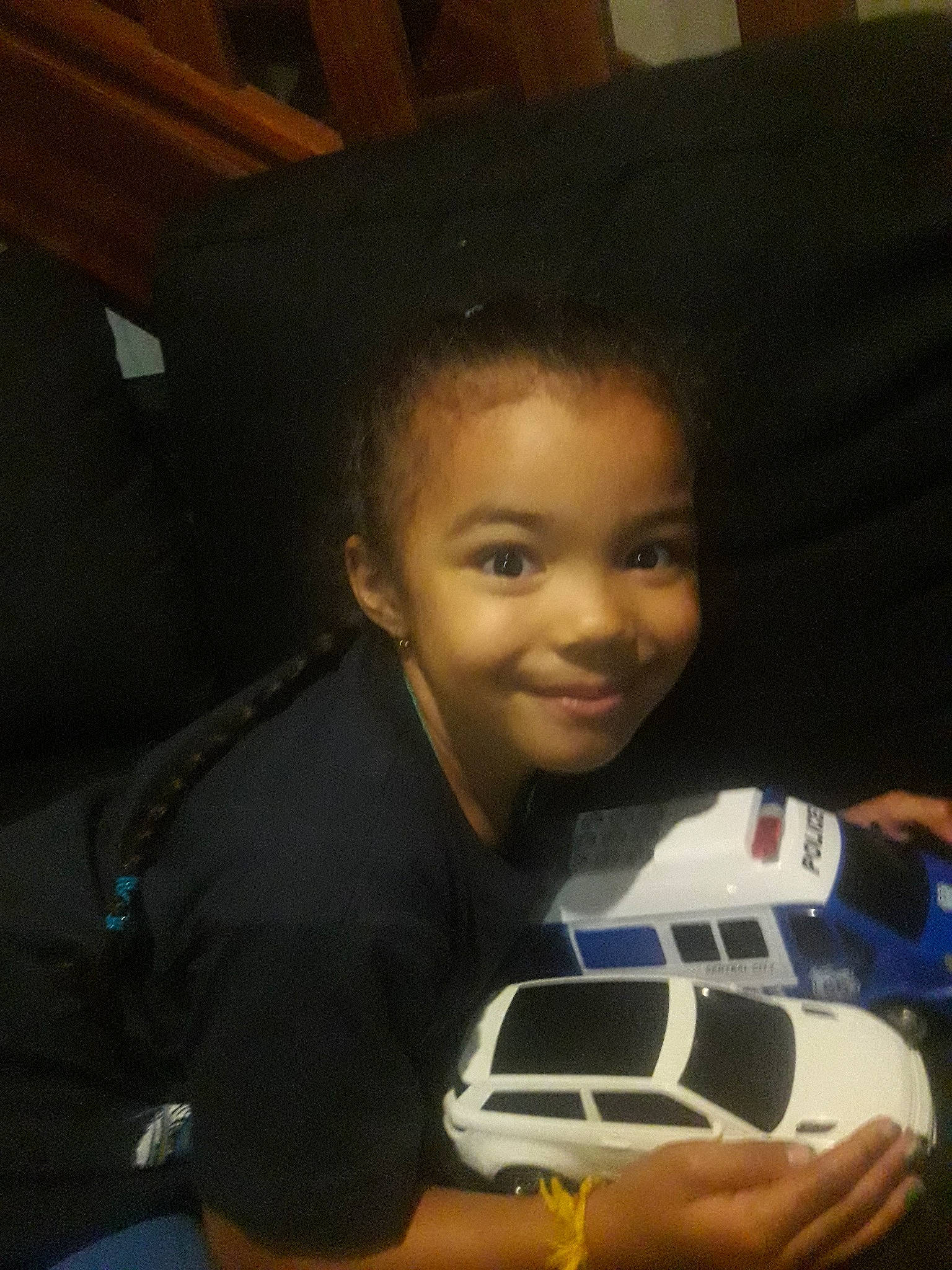 Valérie a rejoint le concours — aidez-le/la à gagner de superbes lots ! arm, black_hair, boy, child, cool, day, forehead, fun, girl, hair, hairstyle, head, joy, person, product, smile, toddler