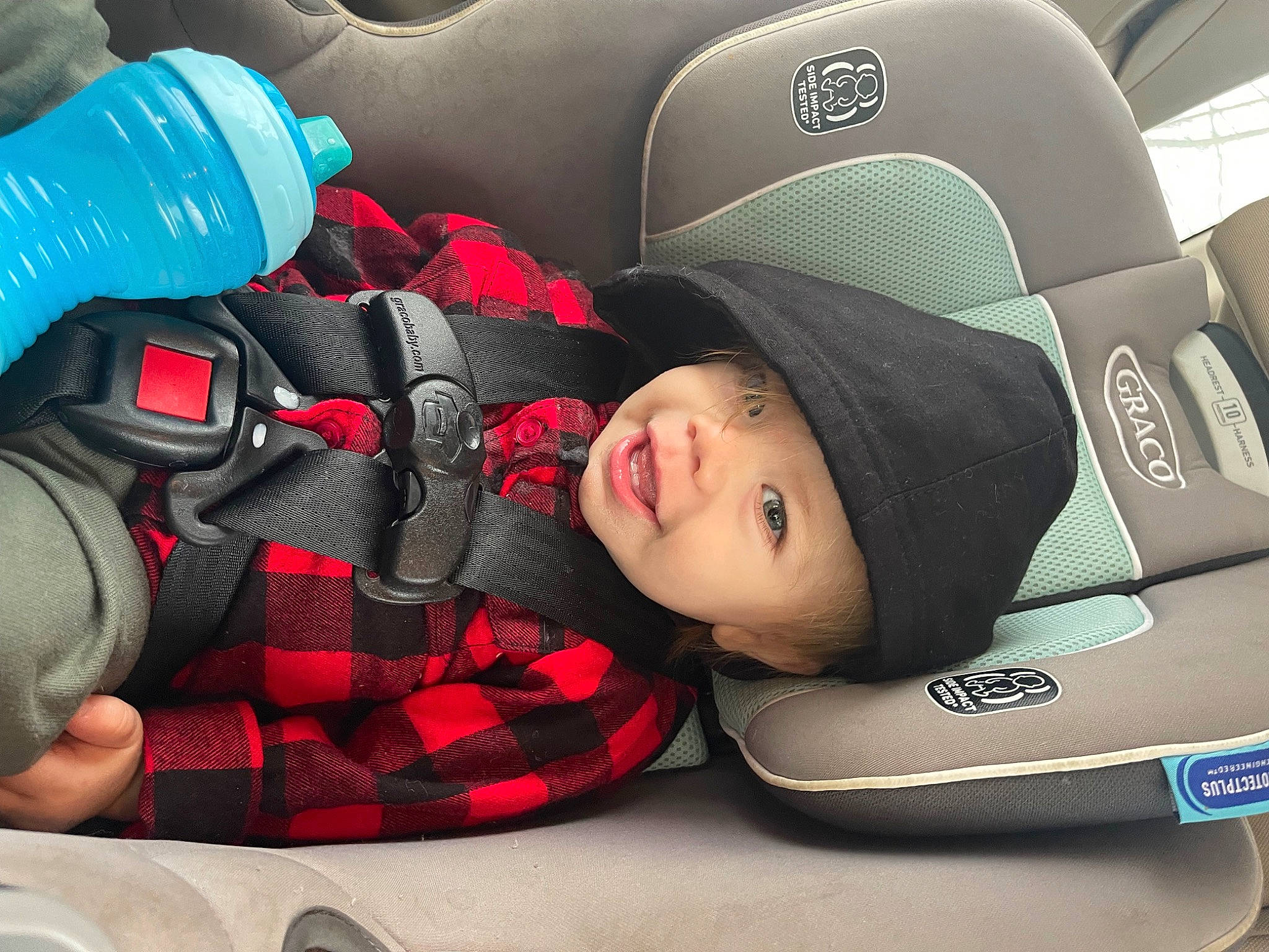 Leon is registered to the contest to win money with this photo: auto_part, automotive_design, automotive_exterior, baby, baby_in_car_seat, baby_toddler_clothing, beauty, car_seat, car_seat_cover, child, comfort, family_car, fashion_accessory, head_restraint, headwear, motor_vehicle, person, personal_luxury_car, smile, toddler