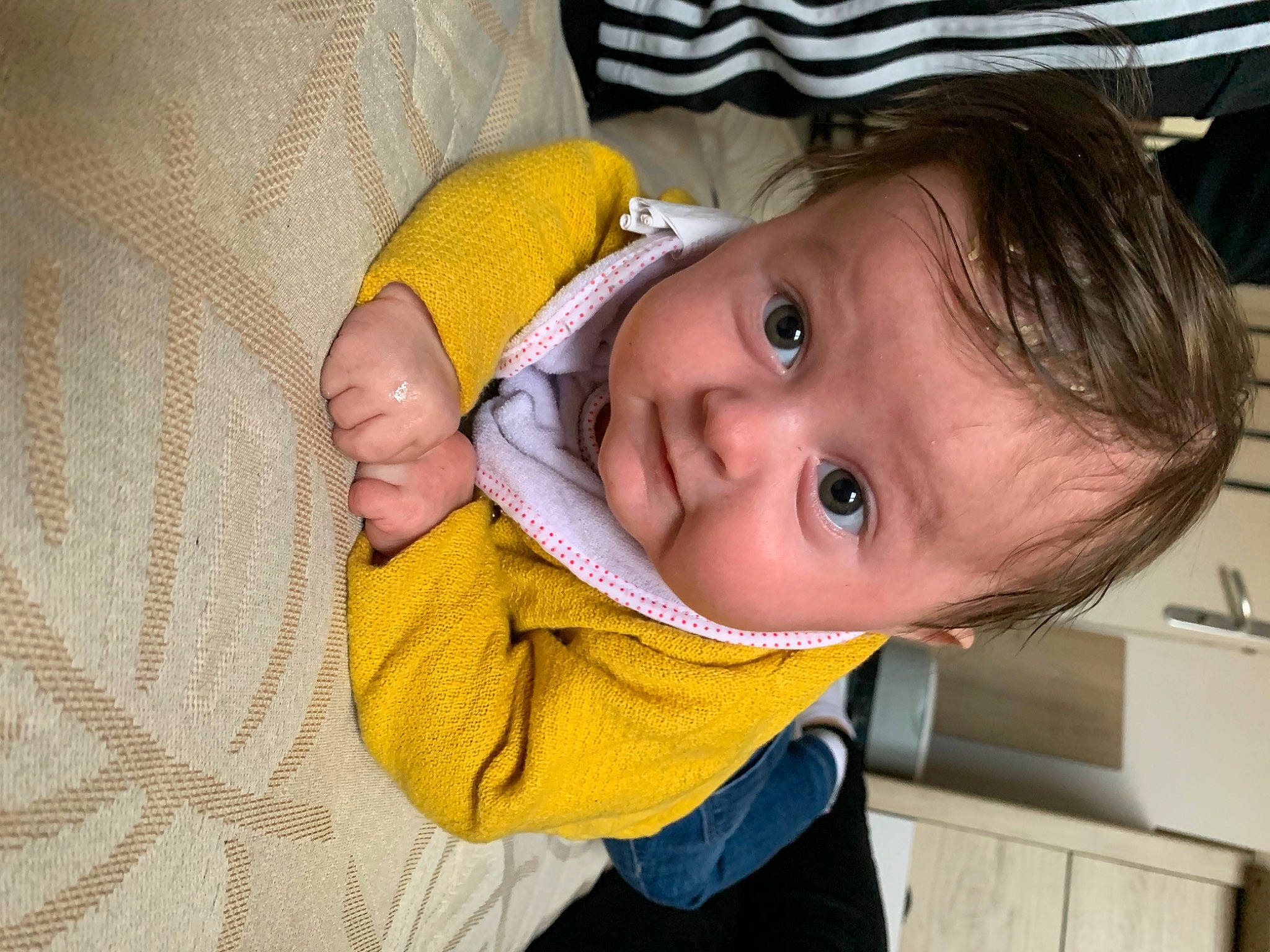 Danaë participe au concours pour gagner de l'argent avec cette photo : baby, cheek, child, eye, person, skin, toddler, yellow