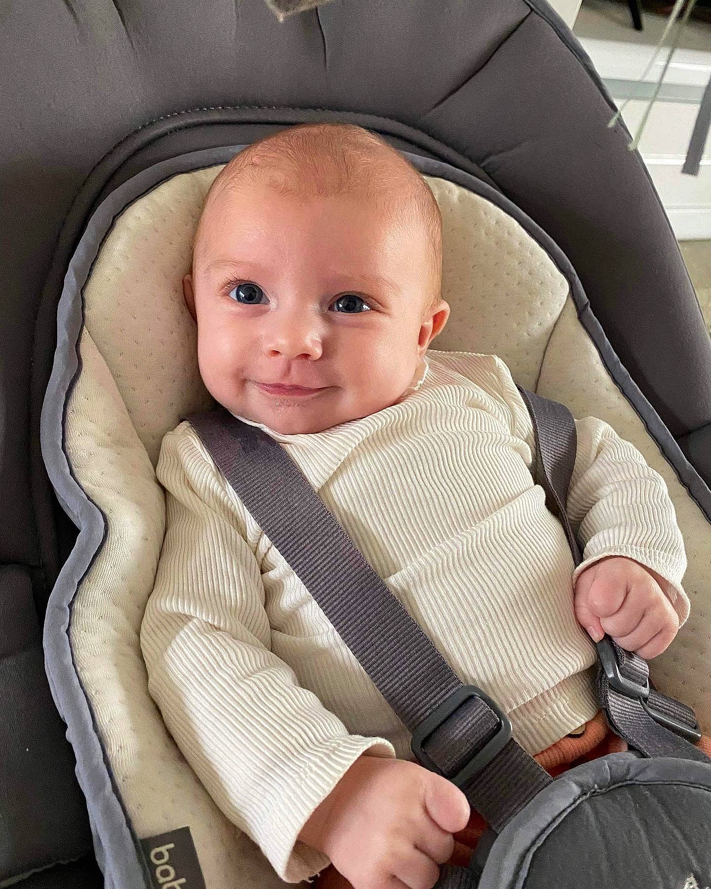 Giuseppa participe au concours pour gagner de l'argent avec cette photo : auto_part, baby, baby_carriage, baby_in_car_seat, baby_products, baby_safety, baby_toddler_clothing, car_seat, car_seat_cover, cheek, child, comfort, head_restraint, joy, person, product, seat_belt, sitting, skin, smile