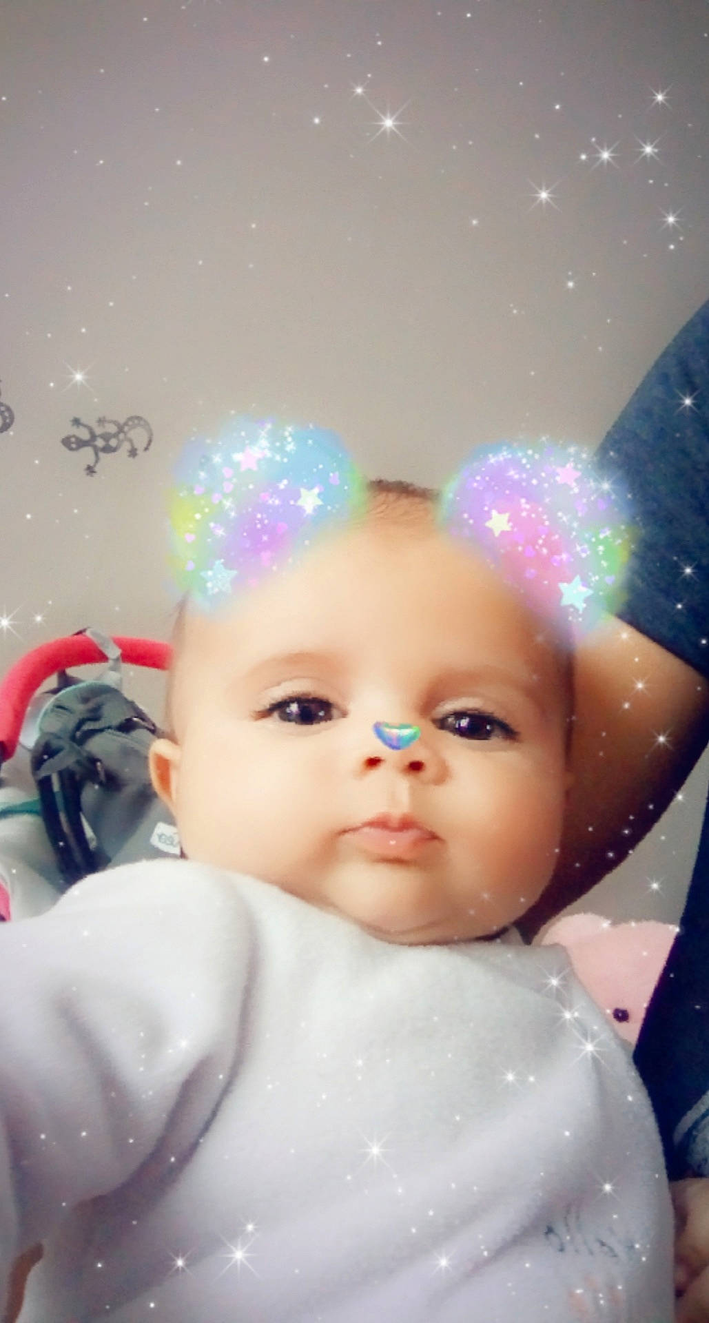 Aïna a rejoint le concours — aidez-le/la à gagner de superbes lots ! baby, cheek, child, eye, face, forehead, fun, happy, head, iris, person, photography, pink, skin, sky, smile, toddler