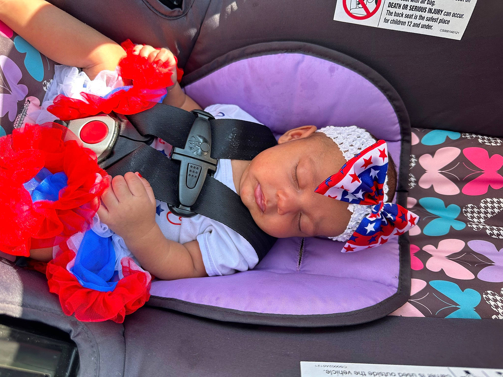 Alaysia is registered to the contest to win money with this photo: baby_products, carmine, child, comfort, electric_blue, event, fashion_accessory, flower, flower_arranging, happy, headwear, human_leg, lap, magenta, person, petal, pink, rose, rose_family, textile