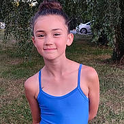 Eléonore participe au concours pour gagner de l'argent avec cette photo : ballet, casual, child, dance, evening, girl, grass, happy, leotard, nature, outdoor, park, performance, portrait, posing, shorts, smile, standing, trees, young