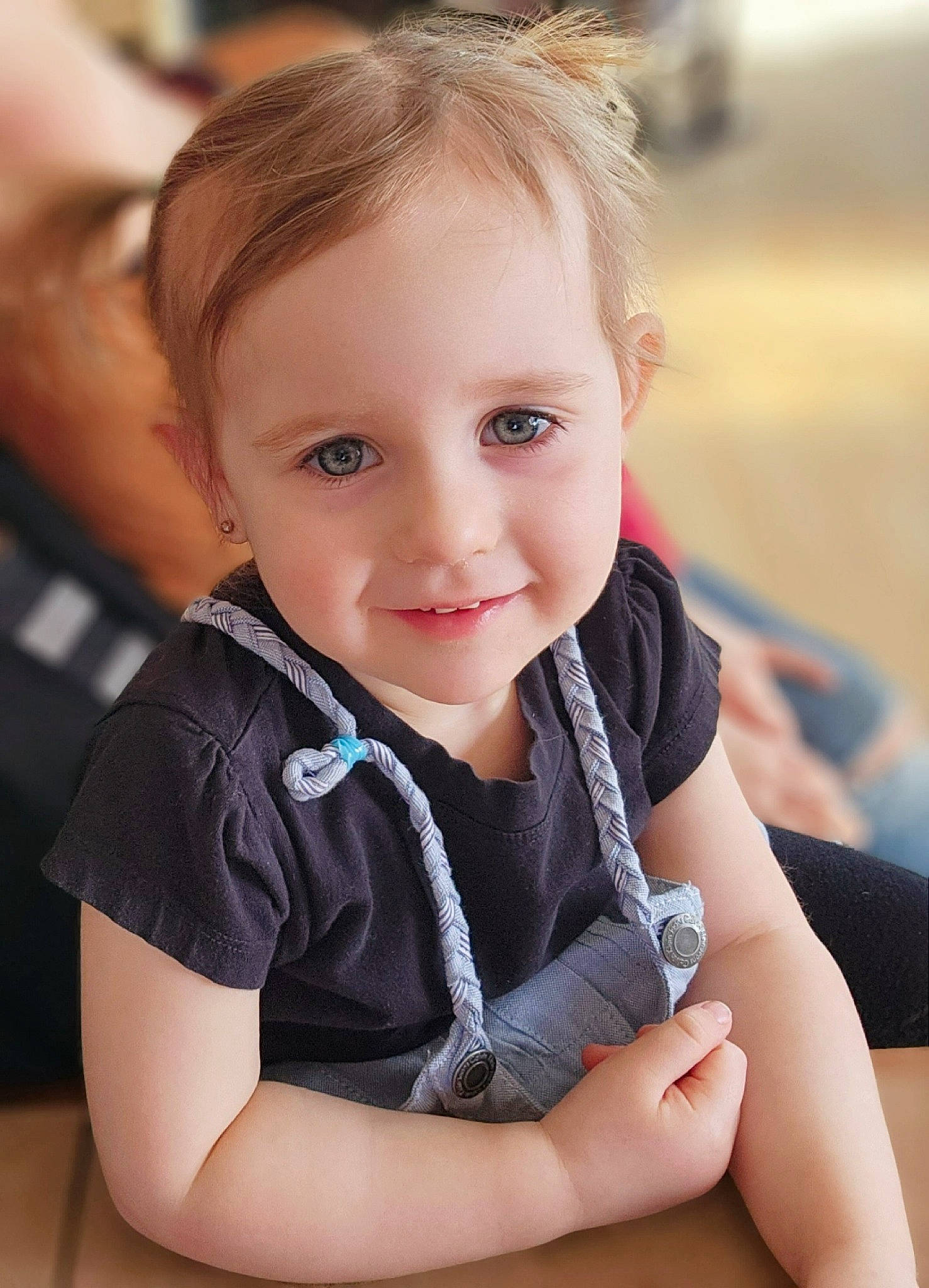 Marie-philippe a rejoint le concours — aidez-le/la à gagner de superbes lots ! baby, baby_toddler_clothing, blond, cheek, child, eye, finger, flash_photography, fun, hair, hairstyle, hand, happy, iris, joy, lip, person, shoulder, skin, smile