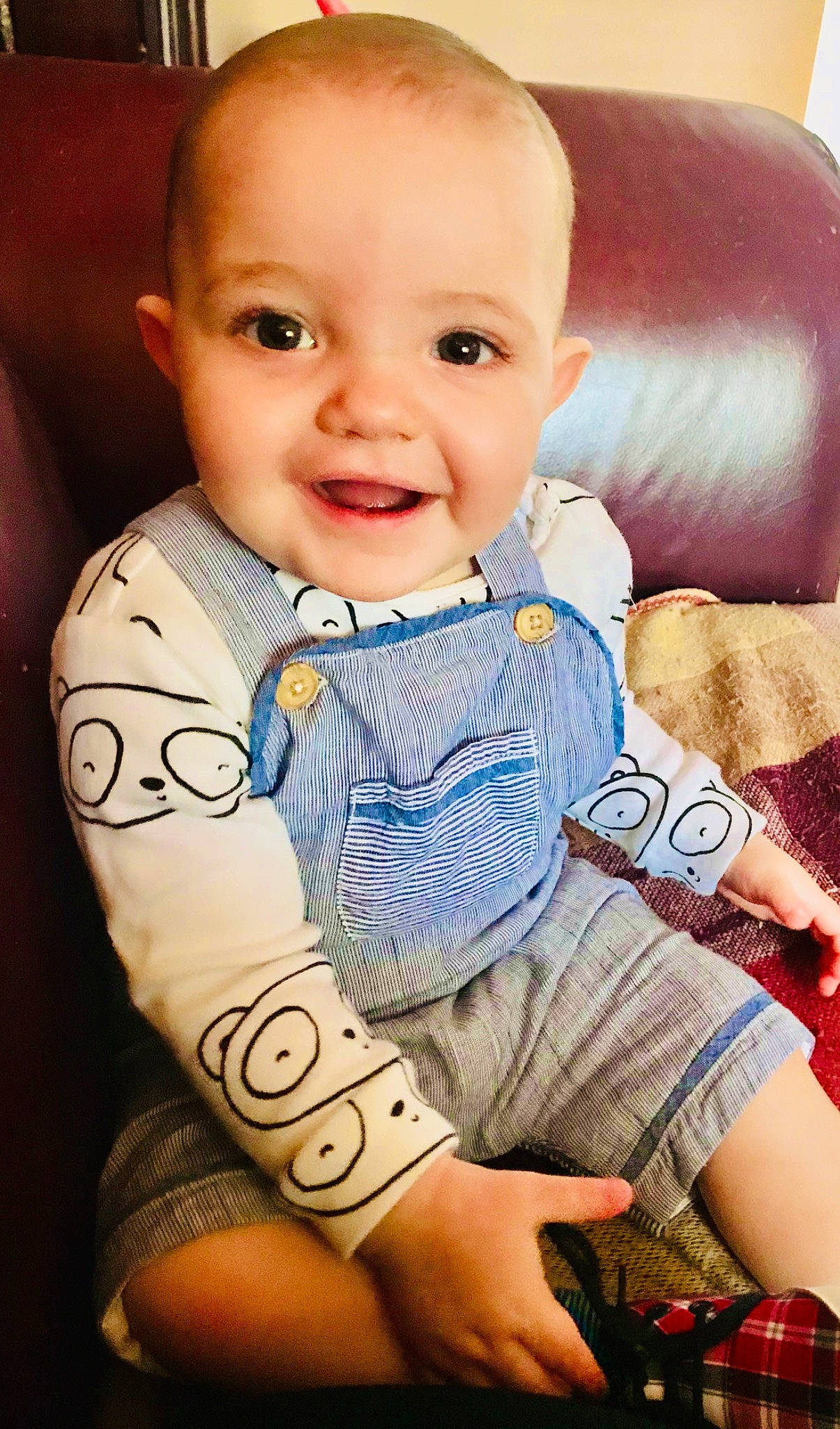 Alfie is registered to the contest to win money with this photo: arm, baby, baby_toddler_clothing, cheek, child, face, head, joy, person, sitting, skin, sleeve, smile, toddler