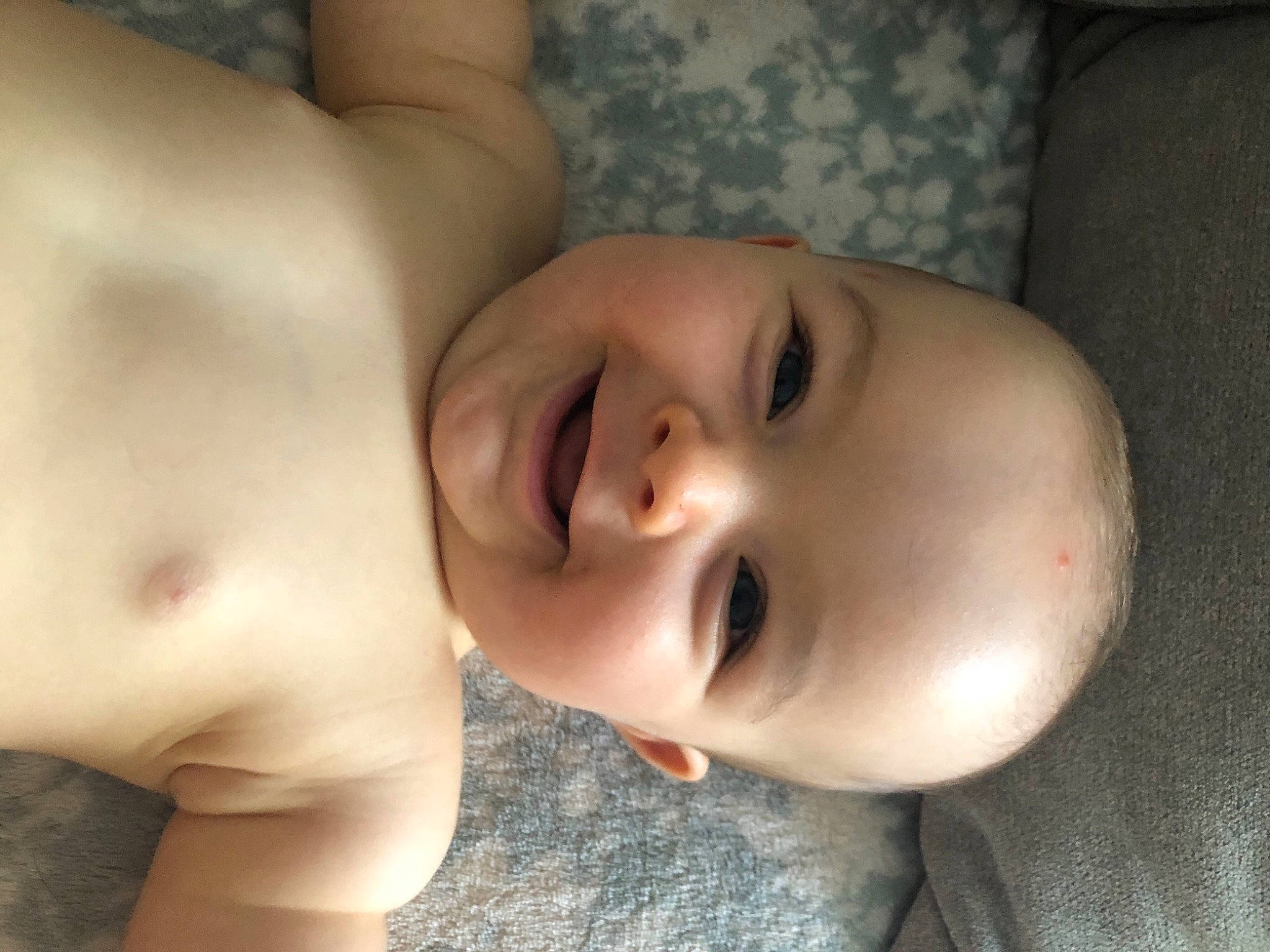 Léonie a rejoint le concours — aidez-le/la à gagner de superbes lots ! arm, cheek, chin, eye, eyebrow, face, facial_expression, flash_photography, forehead, hand, head, human_body, jaw, joy, lip, mouth, neck, nose, person, skin