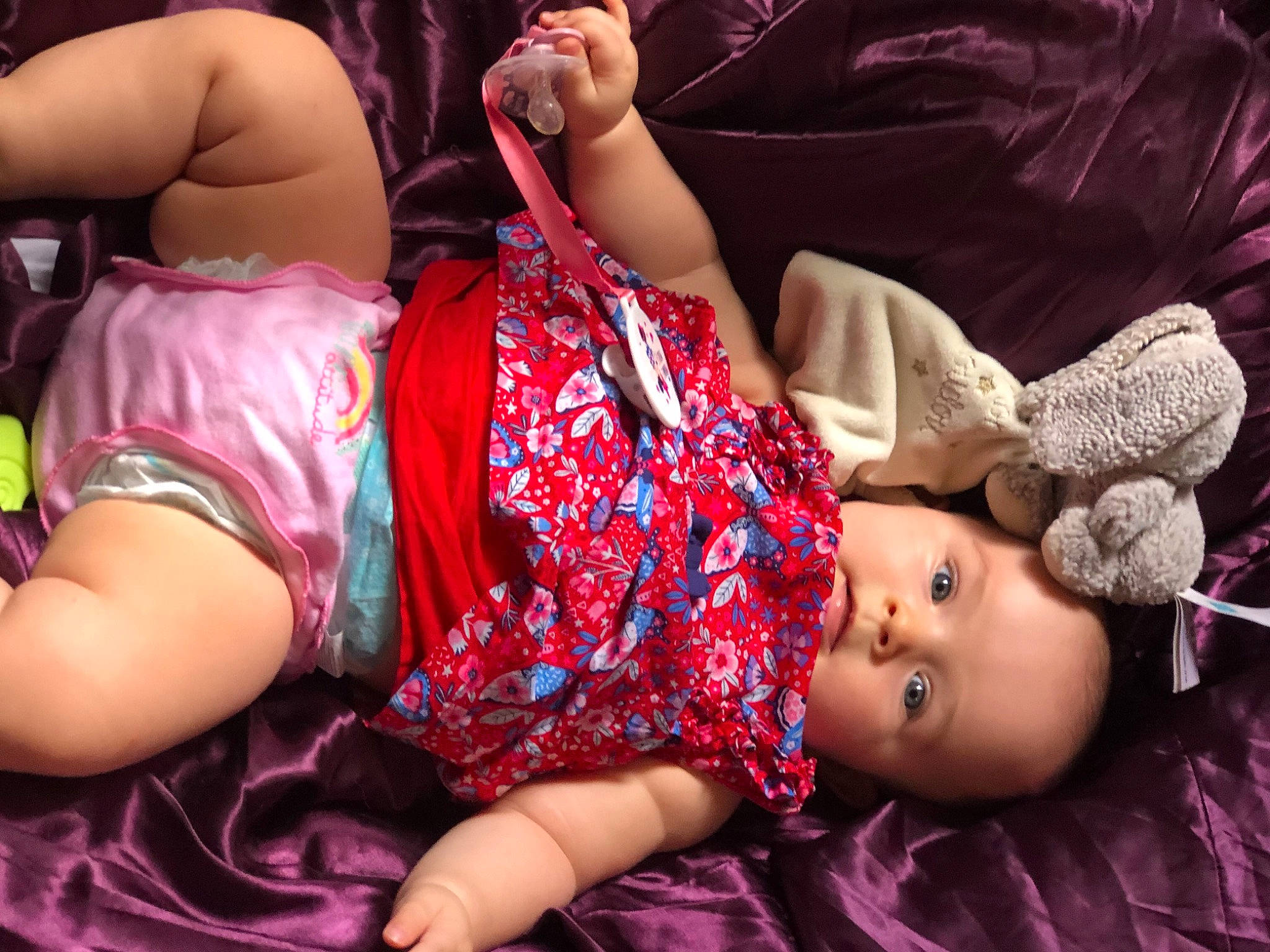 Léonie a rejoint le concours — aidez-le/la à gagner de superbes lots ! black_hair, cheek, comfort, elbow, eyelash, facial_expression, fun, happy, human, human_body, joint, mammal, mouth, person, pink, product, skin, textile, thigh, toddler