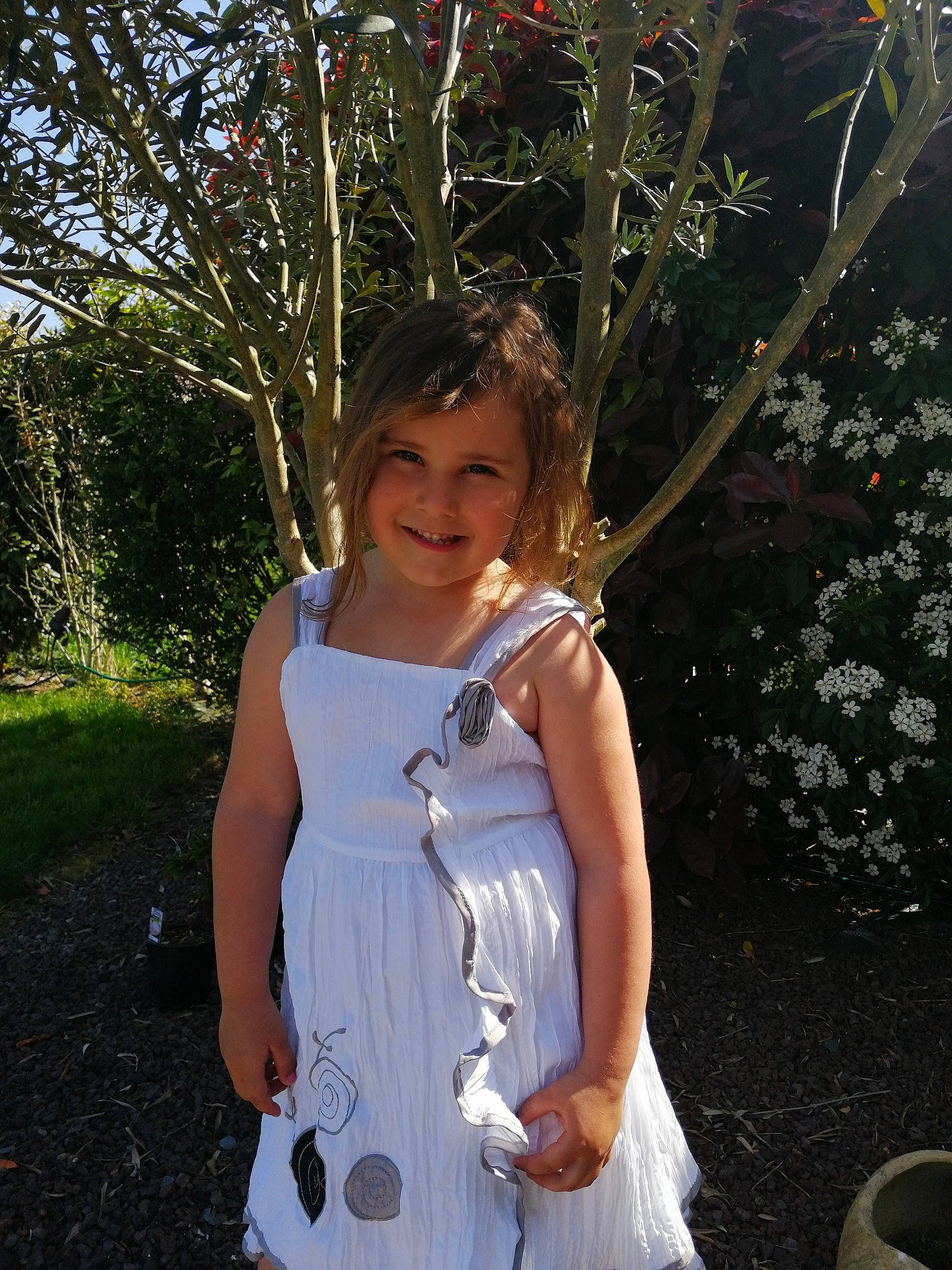 Camille participe au concours pour gagner de l'argent avec cette photo : botany, child, dress, joy, leaf, person, plant, smile, summer, tree, vacation