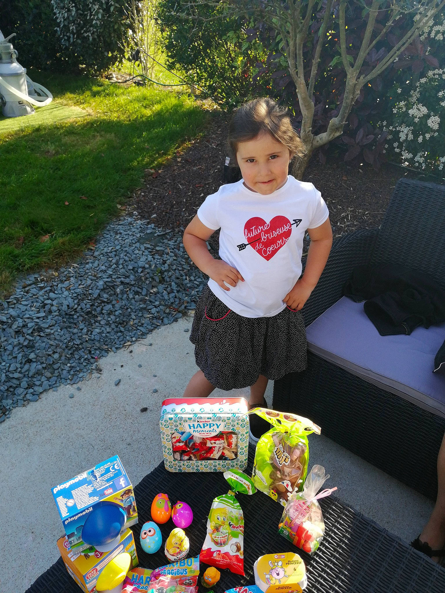 Camille participe au concours pour gagner de l'argent avec cette photo : child, joy, party, person, picnic, play, recreation, summer, toddler, vacation