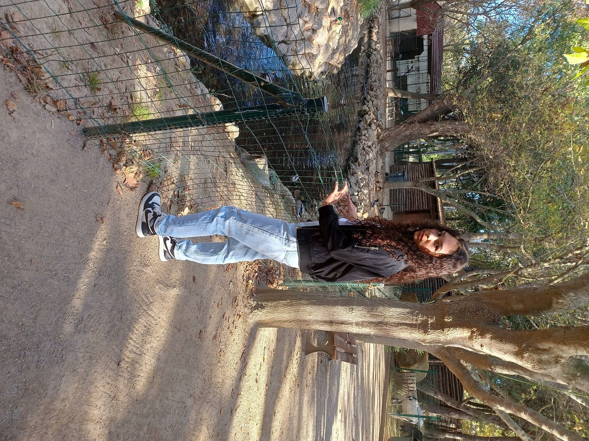 Catalina a rejoint le concours — aidez-le/la à gagner de superbes lots ! adventure, building, landscape, leisure, pedestrian, person, plant, recreation, shadow, slope, soil, tree, trunk, twig, window, wood