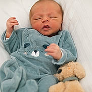 Noé participe au concours pour gagner de l'argent avec cette photo : newborn, baby, sleeping, onesie, blue_clothing, plush_toy, dog_toy, bed, blanket, infant, cute, cozy, face, hands, soft, child, portrait, resting, peaceful, indoors