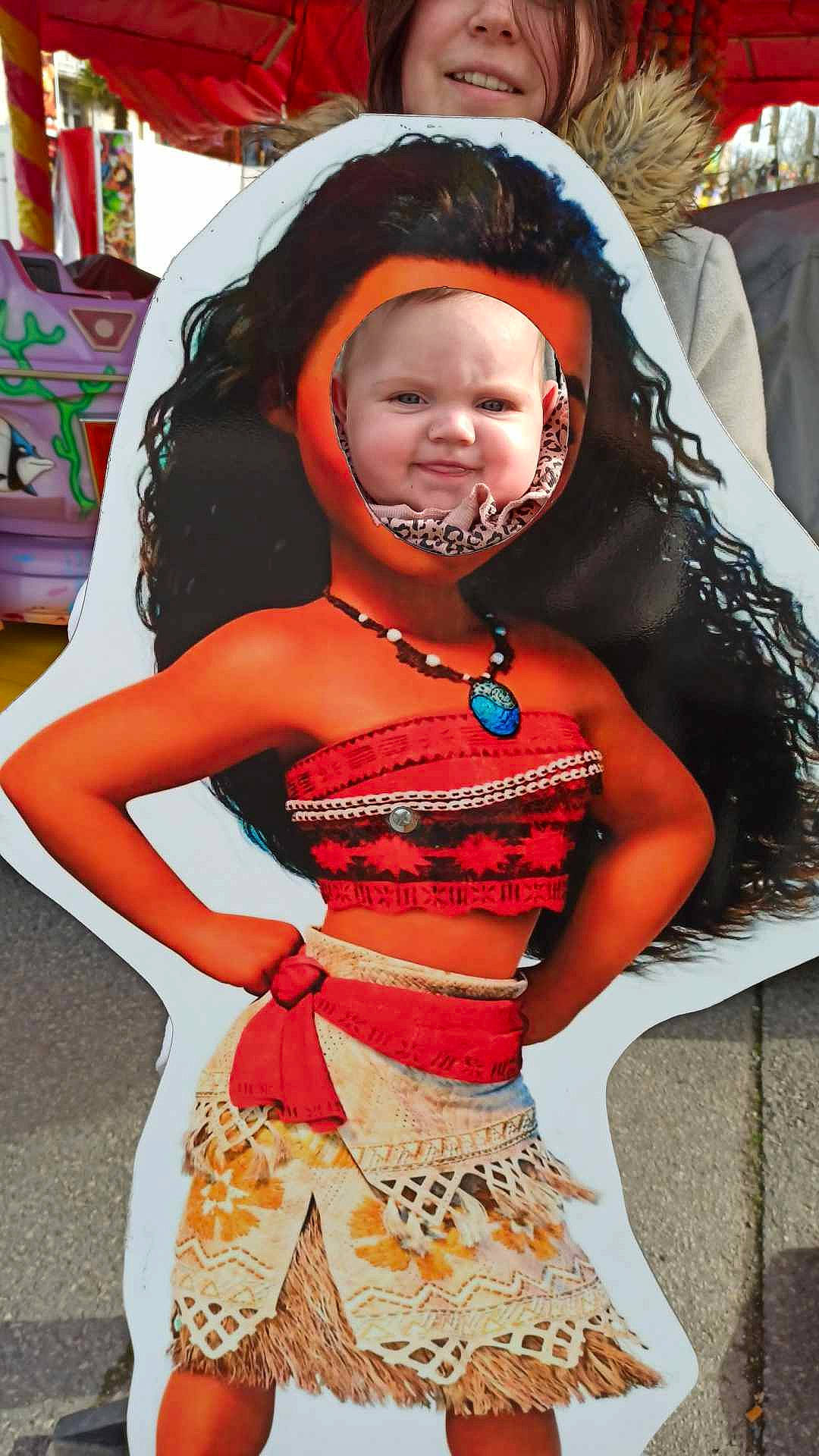 Laïa a rejoint le concours — aidez-le/la à gagner de superbes lots ! abdomen, chest, child, event, eye, face, happy, headgear, headwear, human_leg, jewellery, joy, lingerie, lingerie_top, navel, necklace, person, smile, thigh, toddler