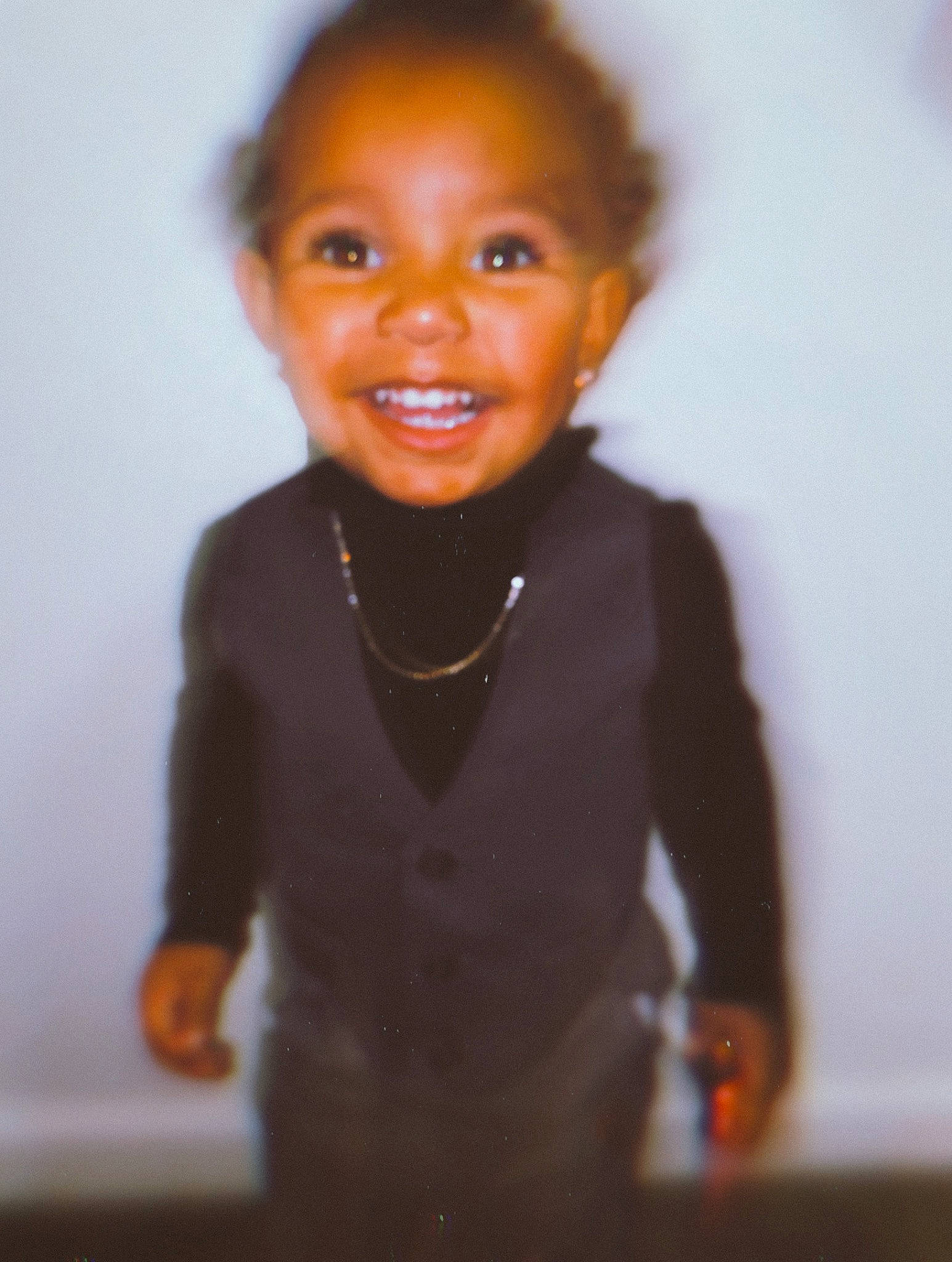 Simba is registered to the contest to win money with this photo: cheek, chin, event, eye, eyebrow, flash_photography, forehead, formal_wear, gesture, happy, head, jewellery, joy, lip, neck, nose, person, shoulder, sleeve, smile