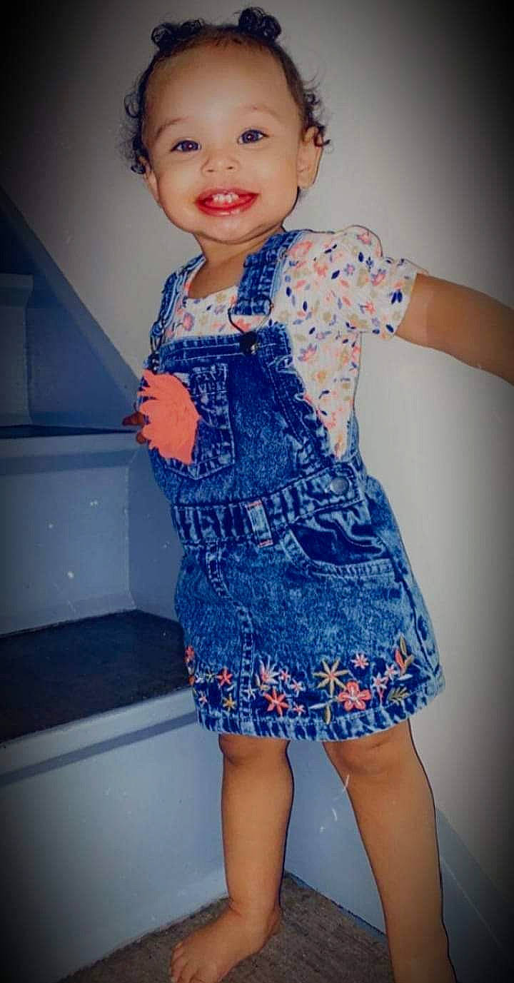 Jaeleeah is registered to the contest to win money with this photo: arm, azure, blue, dress, face, hand, human_body, joint, joy, neck, one_piece_garment, organ, person, purple, shoulder, skin, sleeve, smile, standing, textile