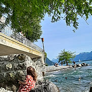 Bibicha participe au concours pour gagner de l'argent avec cette photo : bank, bay, beach, coast, coastal_and_oceanic_landforms, leisure, ocean, river, rock, sea, tourism, travel, tree, tropics, vacation, water