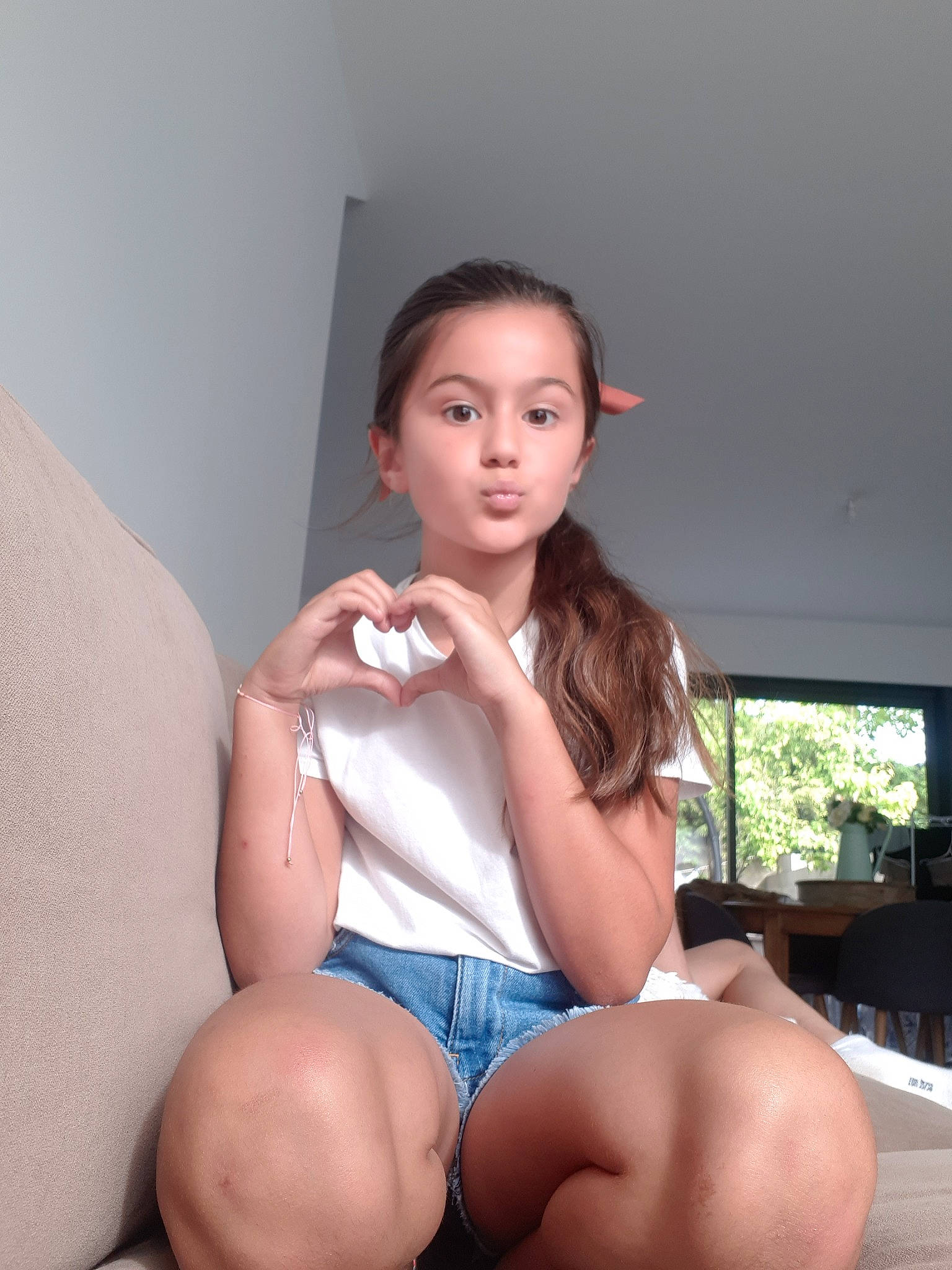 Léana a rejoint le concours — aidez-le/la à gagner de superbes lots ! abdomen, black_hair, chest, finger, human_leg, leg, long_hair, muscle, person, sitting, stomach, thigh, trunk