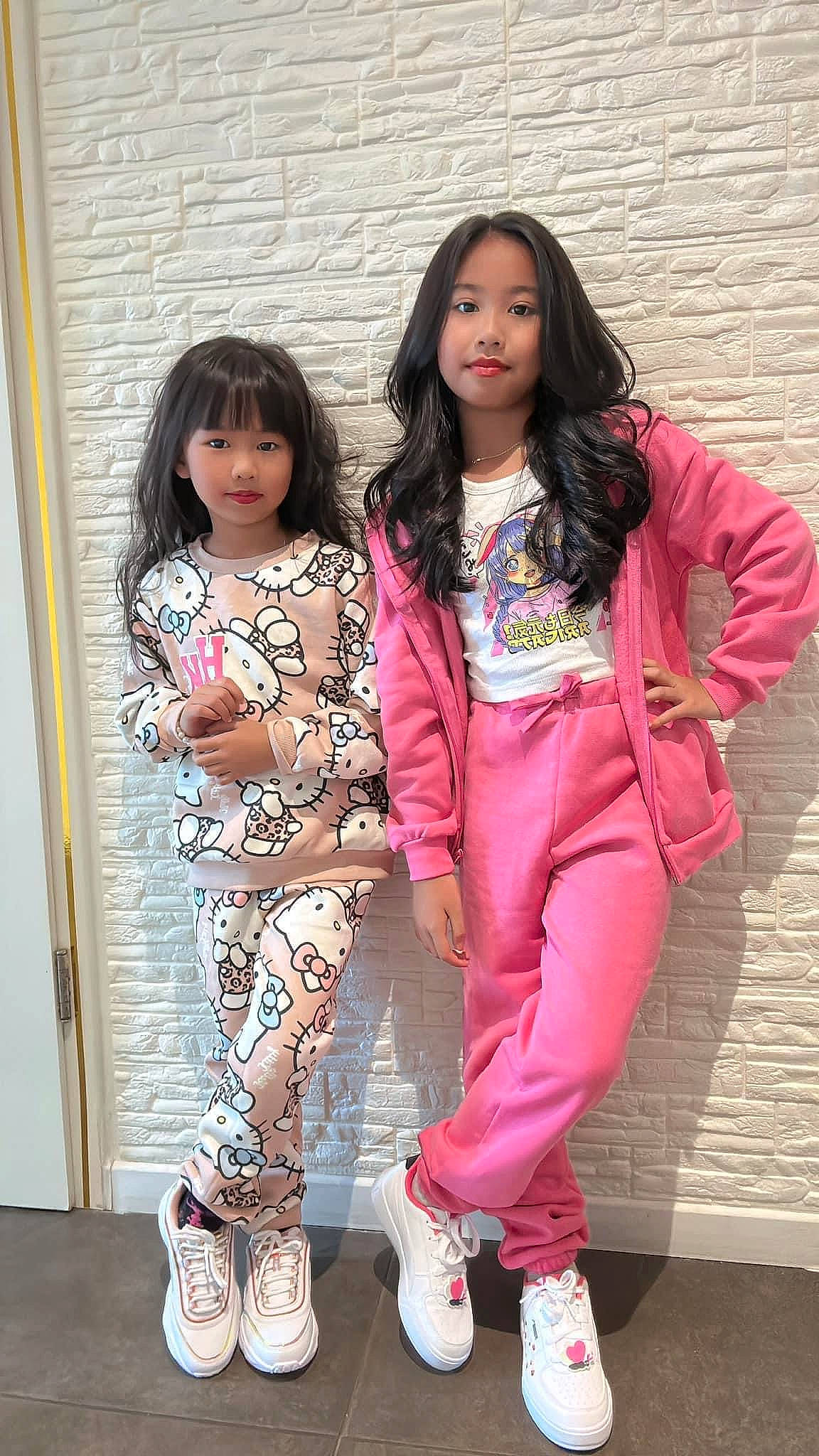 Sophie participe au concours pour gagner de l'argent avec cette photo : black_hair, child, cool, curtain, event, fashion_design, formal_wear, fun, happy, human_leg, joy, leg, long_hair, magenta, pattern, person, pink, shoe, sleeve, textile