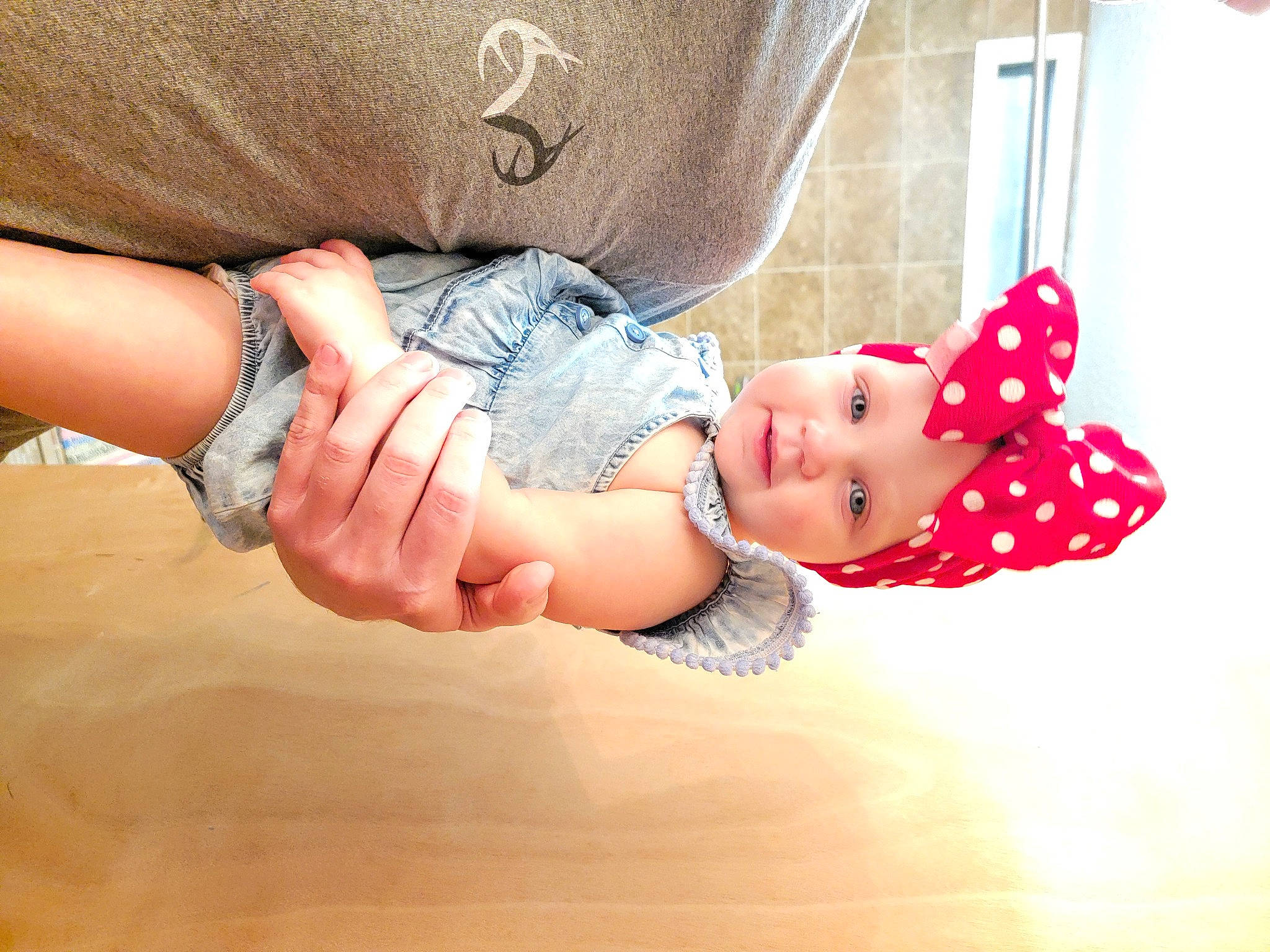 Everlea is registered to the contest to win money with this photo: arm, baby_toddler_clothing, elbow, finger, gesture, glasses, happy, hat, headwear, human_body, jeans, joint, knee, leg, person, skin, sleeve, smile, thigh, trunk