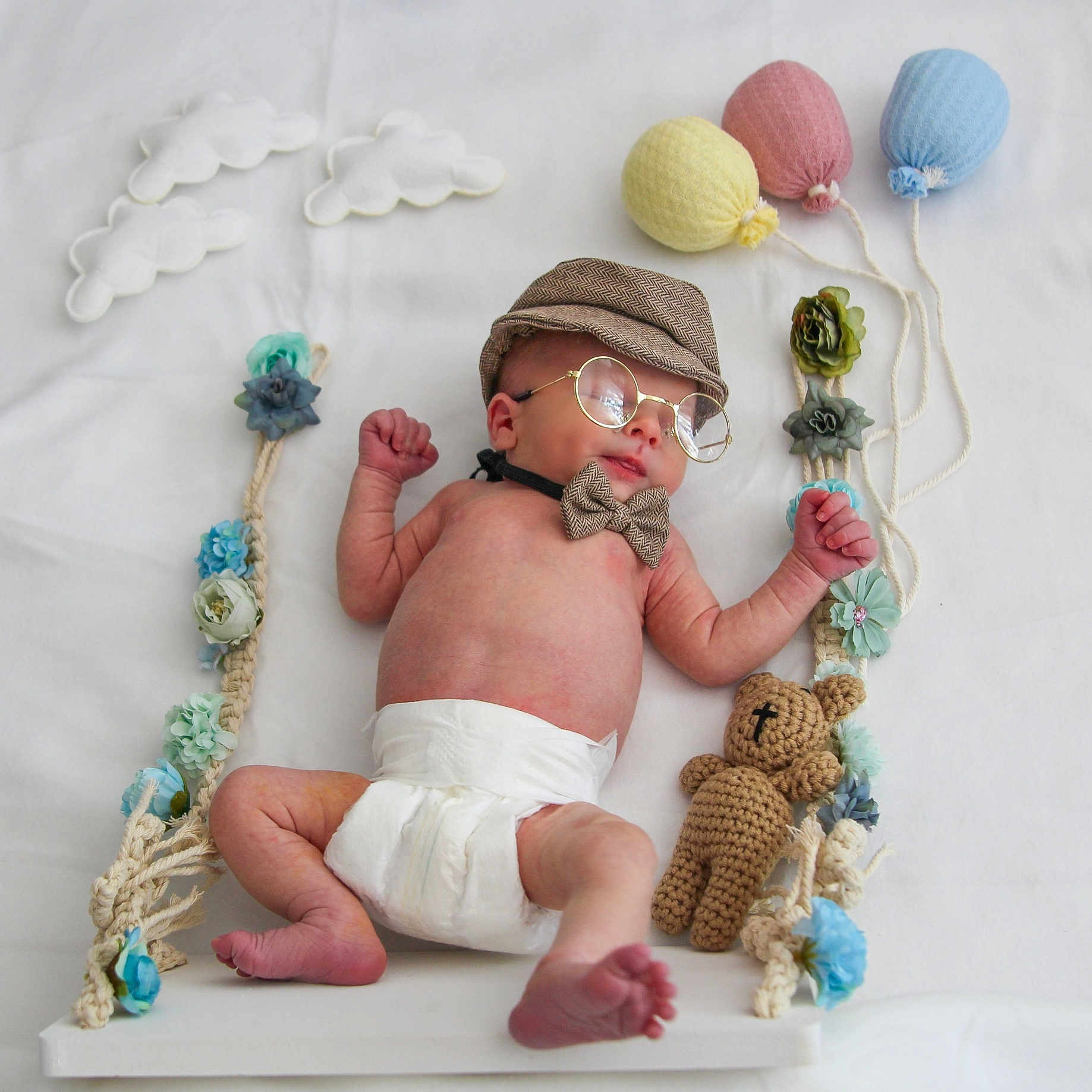 Inaël a rejoint le concours — aidez-le/la à gagner de superbes lots ! baby, bow_tie, child, cute, decor, diaper, flowers, glasses, handmade, hat, infant, knitted_balloons, newborn, playful, portrait, resting, soft_lighting, swing, teddy_bear, white_background