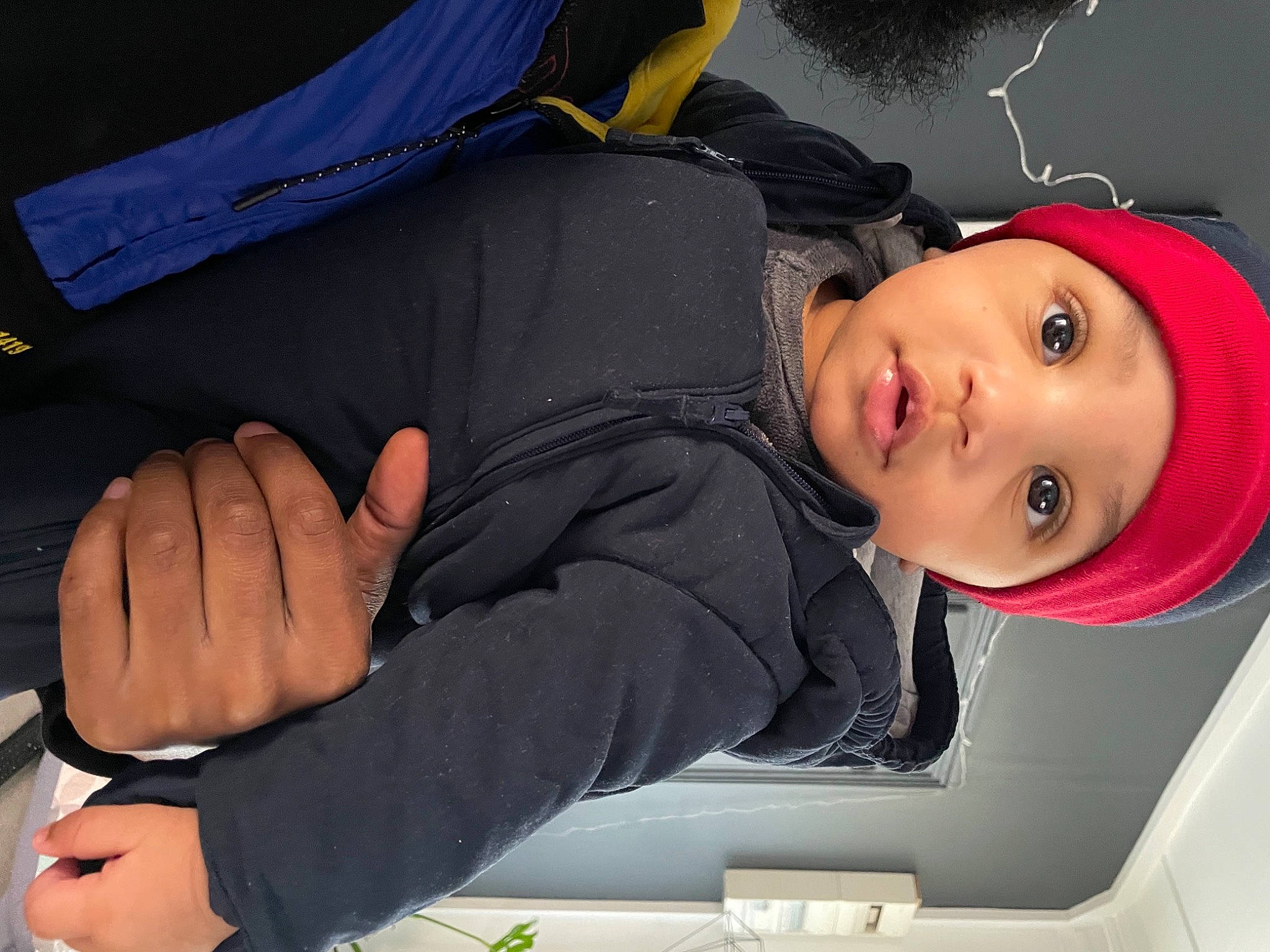 Liam a rejoint le concours — aidez-le/la à gagner de superbes lots ! child, comfort, cuff, electric_blue, event, fun, gesture, headwear, jacket, nail, outerwear, person, sleeve, smile, suit, thumb, toddler, wrist