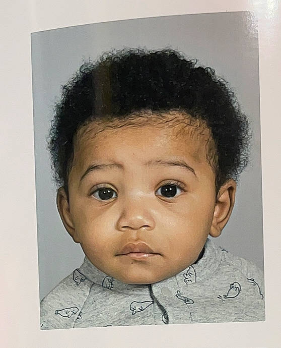 Liam participe au concours pour gagner de l'argent avec cette photo : art, black_hair, cheek, chin, ear, eye, eyebrow, eyelash, facial_expression, forehead, hairstyle, happy, head, iris, jaw, lip, no_expression, nose, person, skin