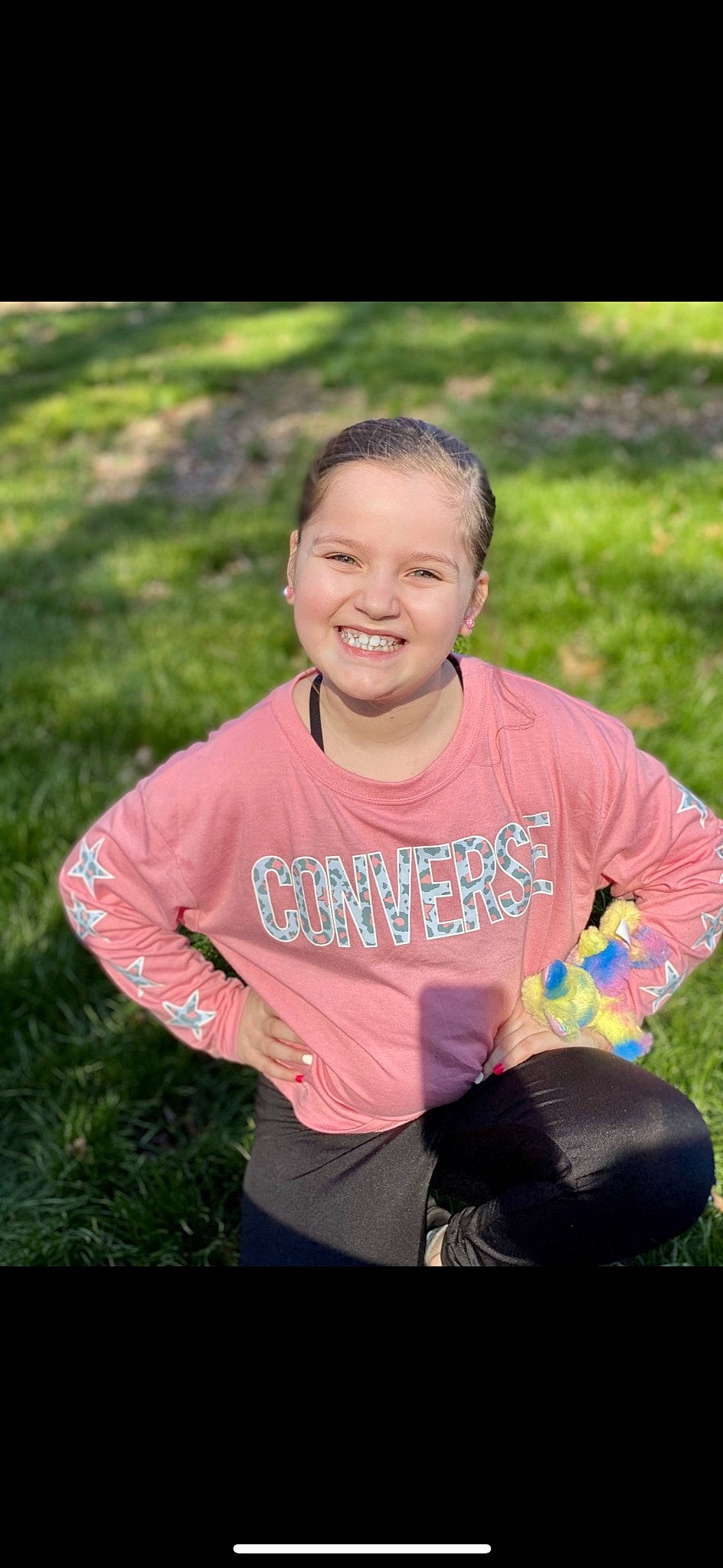 Ciara is registered to the contest to win money with this photo: balloon, child, event, flash_photography, fun, grass, grassland, happy, joy, laugh, lawn, leisure, magenta, people_in_nature, person, pink, recreation, sitting, smile, soil